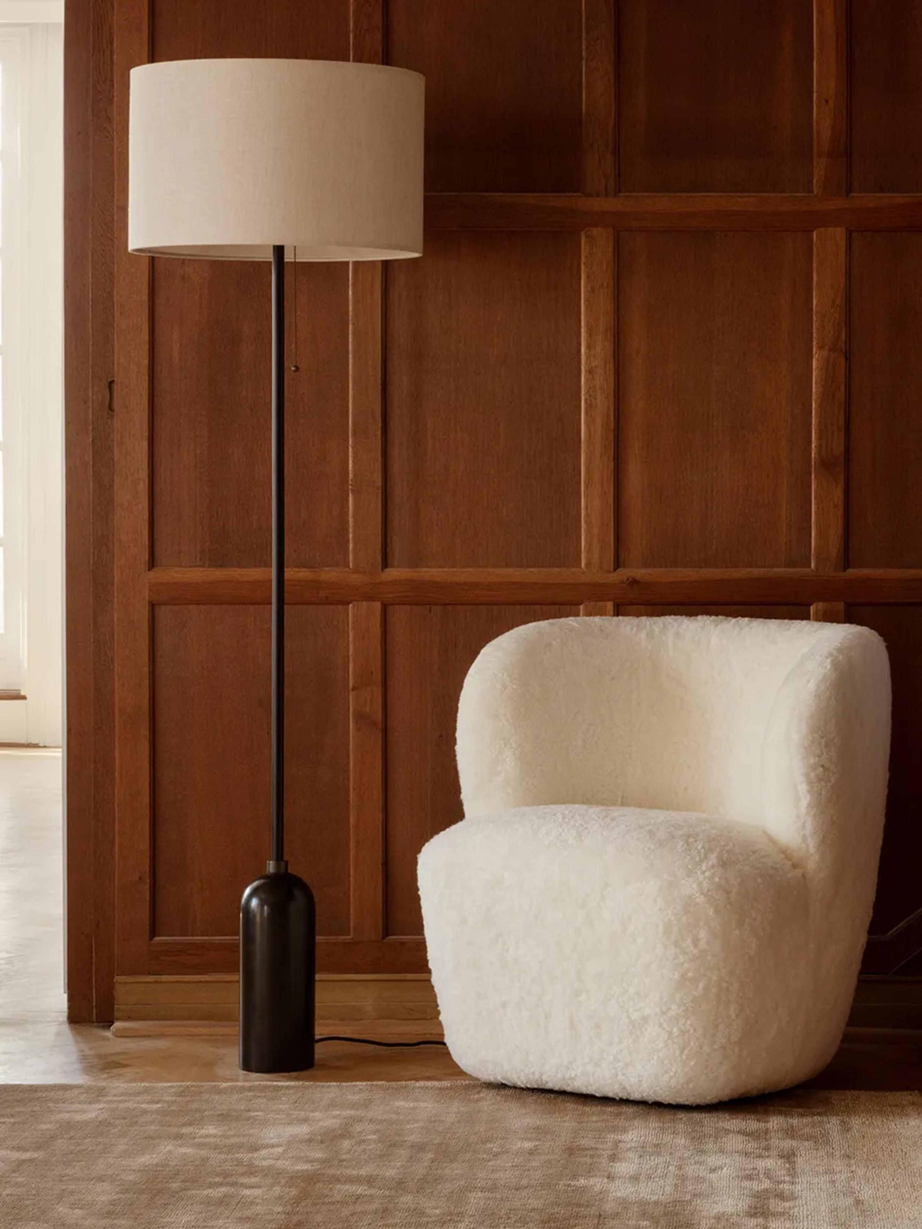Lampadaire avec pied en marbre Mori, intensité ajustable - Beige clair, noir marbré