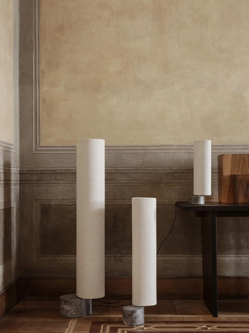 Lampadaire LED avec pied en marbre Grani - Blanc, gris foncé marbré