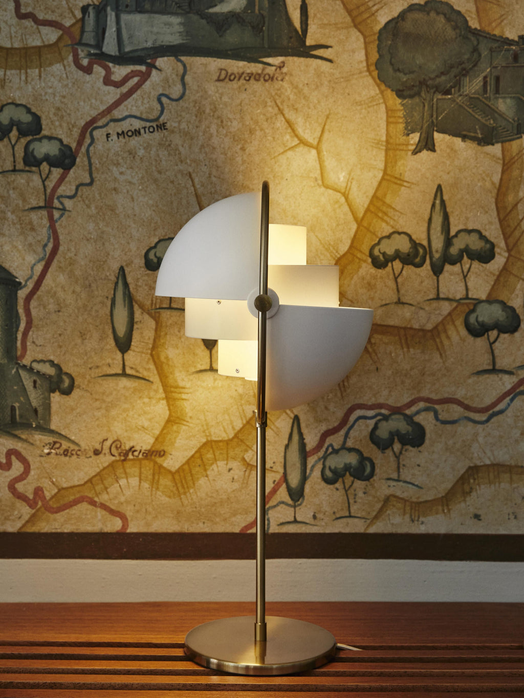 Grande lampe à poser orientable Egil - Blanc mat, doré mat