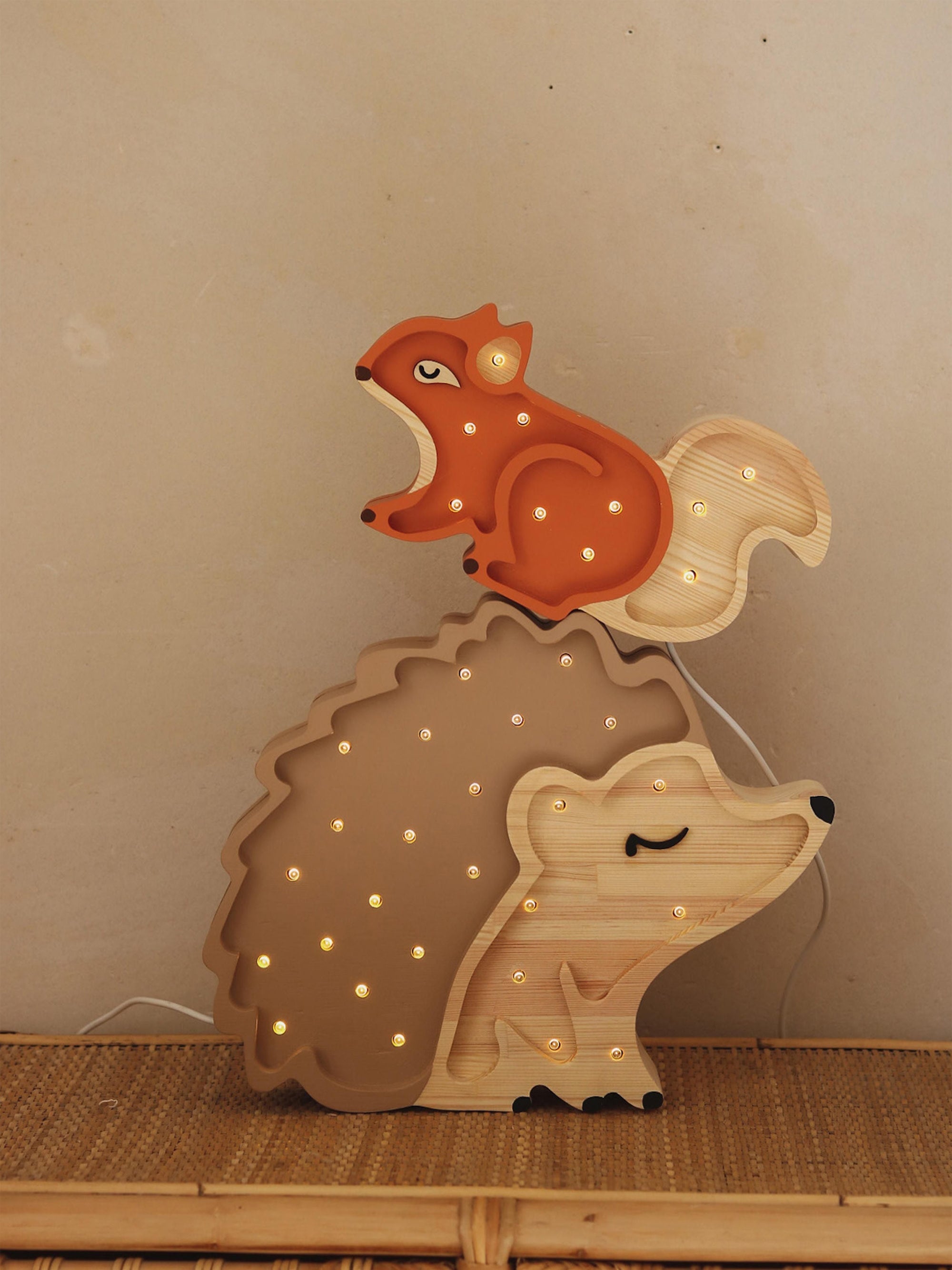 Veilleuse LED avec minuterie et télécommande Arngeir, intensité ajustable - Beige, bois de pin, noir