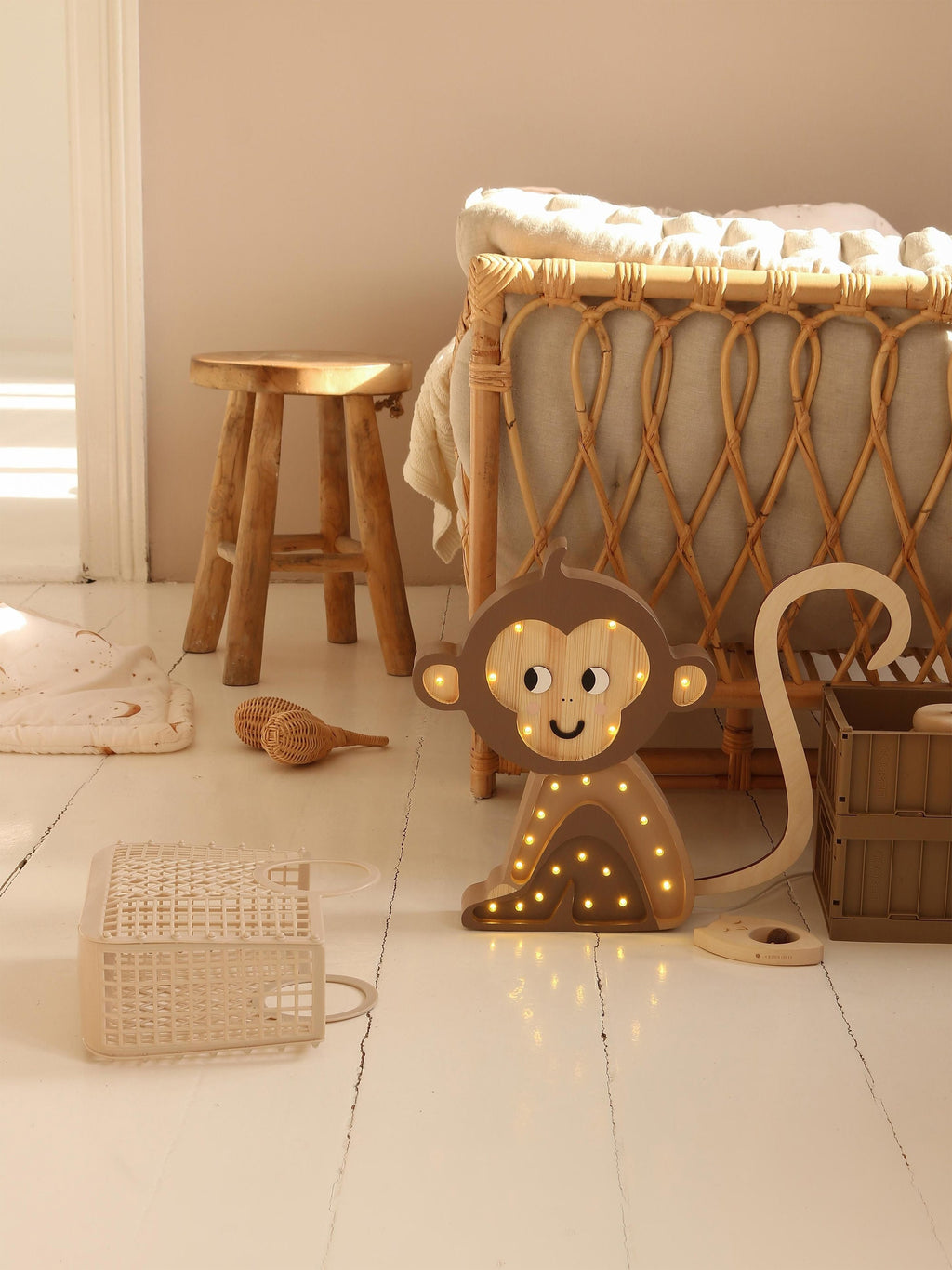 Veilleuse LED avec minuterie et télécommande Trent, intensité ajustable - Taupe, beige, bois de pin