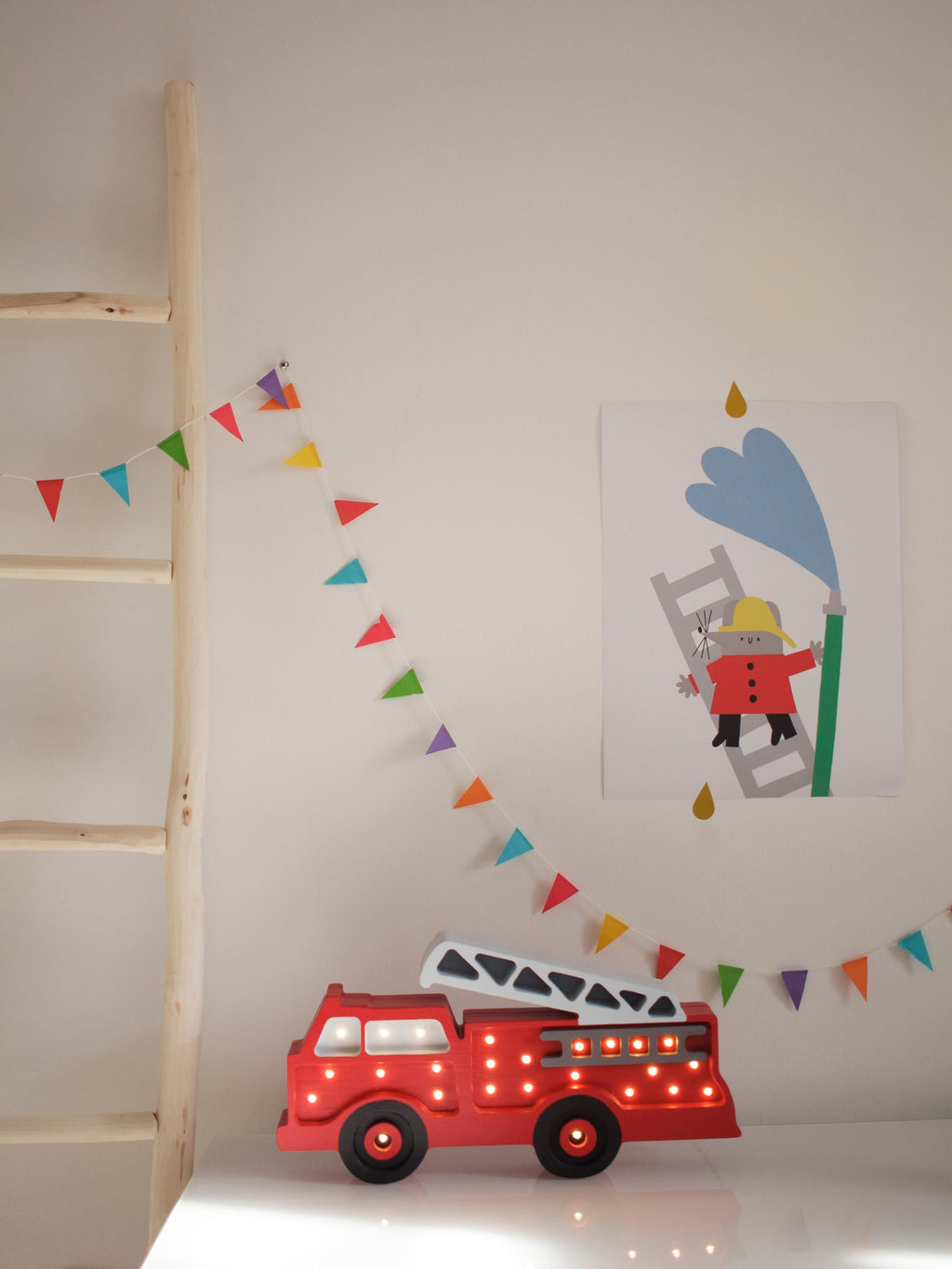 Veilleuse LED avec minuterie et télécommande Lockwood, intensité ajustable - Rouge, noir, gris clair