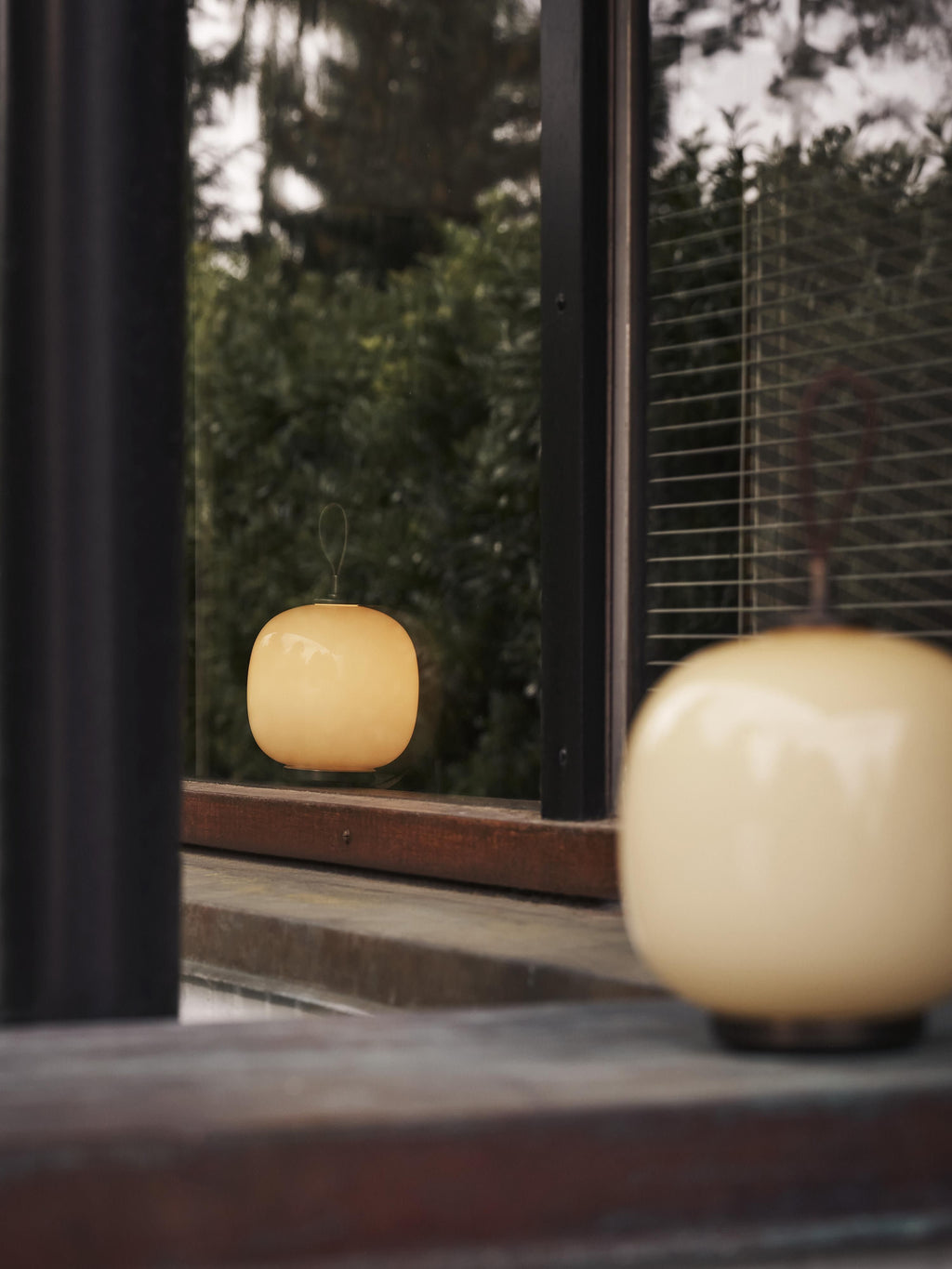 Lampe d'extérieur mobile LED Okke, intensité ajustable - Jaune pâle, taupe