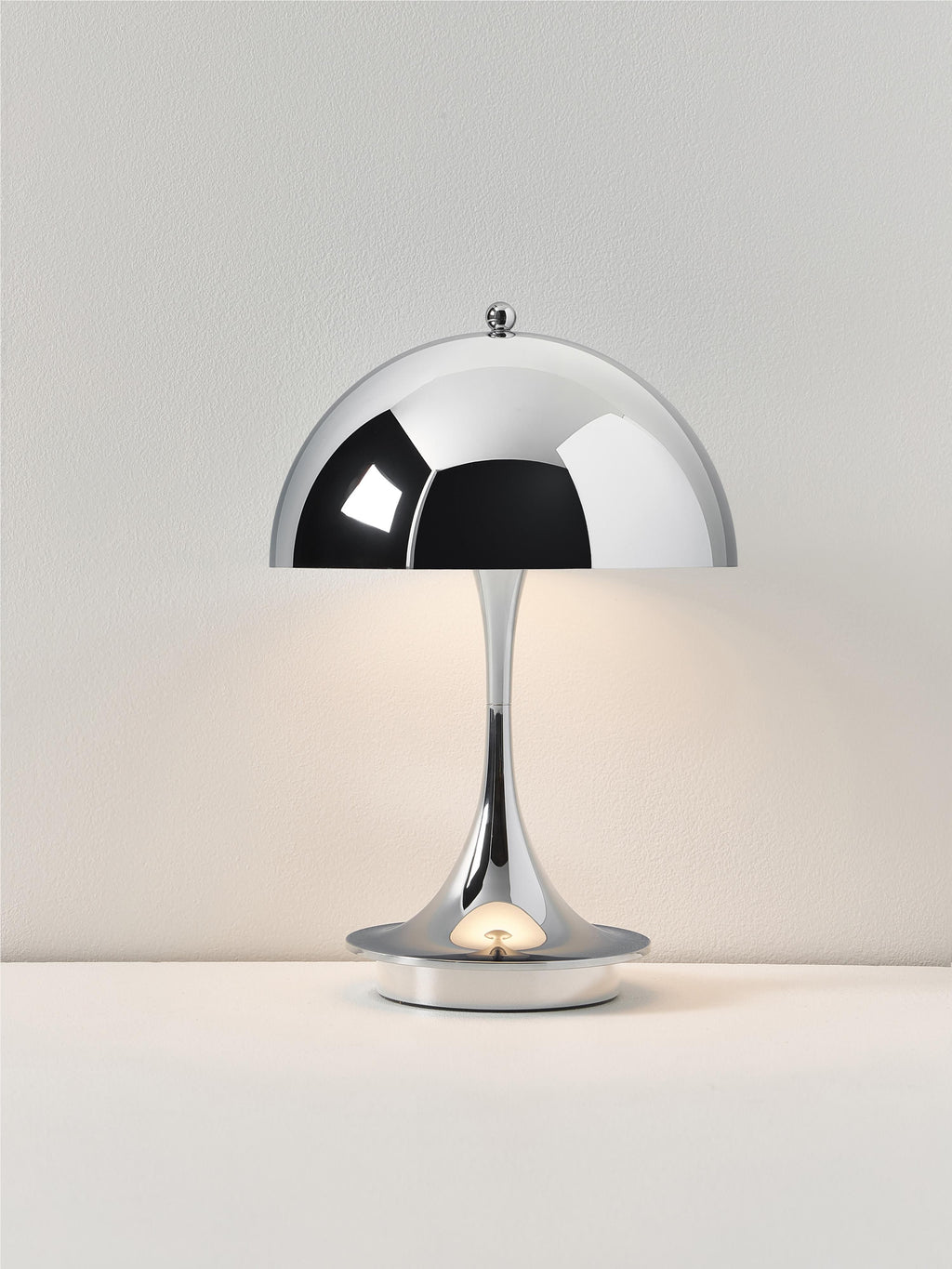 Lampe à poser LED portable à intensité variable Reiulf, design Verner Panton - Argenté, plastique