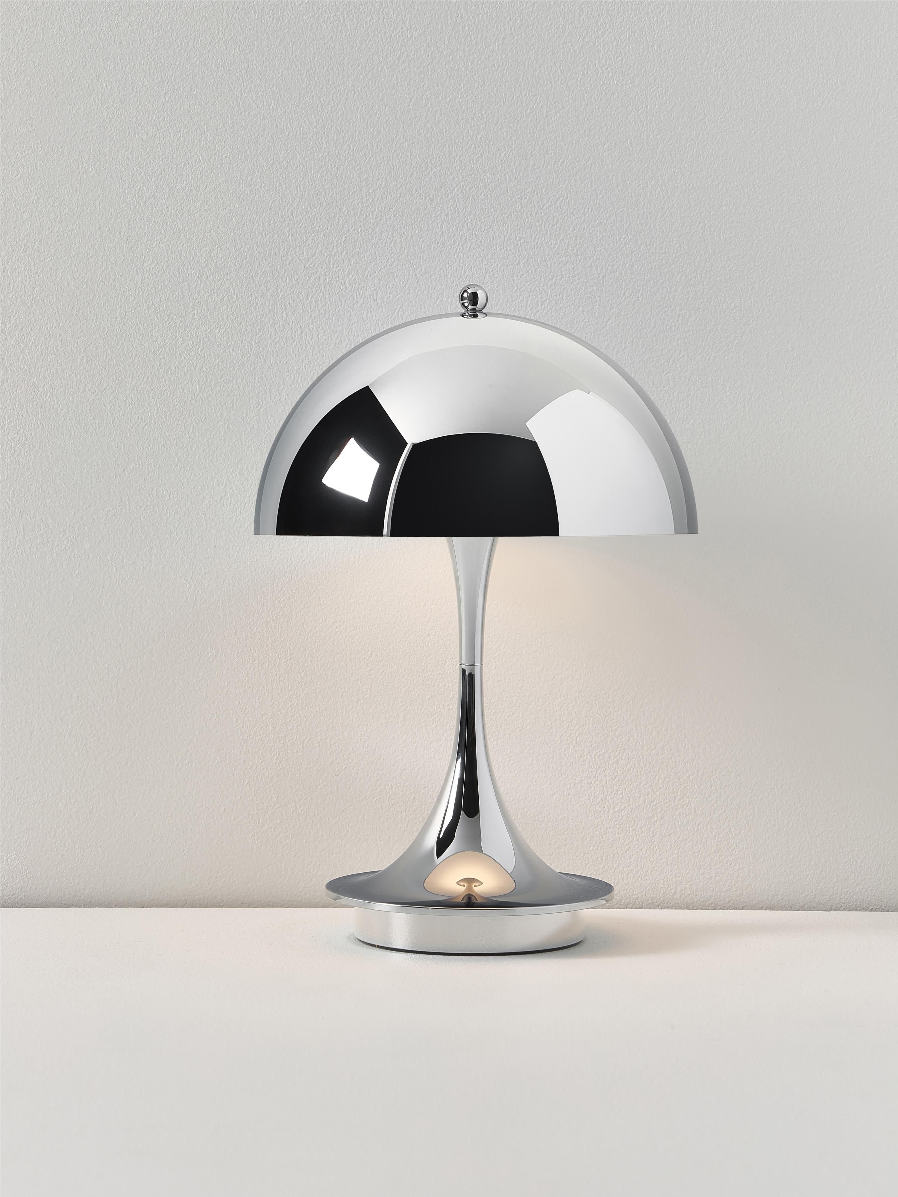 Lampe à poser LED portable à intensité variable Reiulf, design Verner Panton - Argenté, plastique