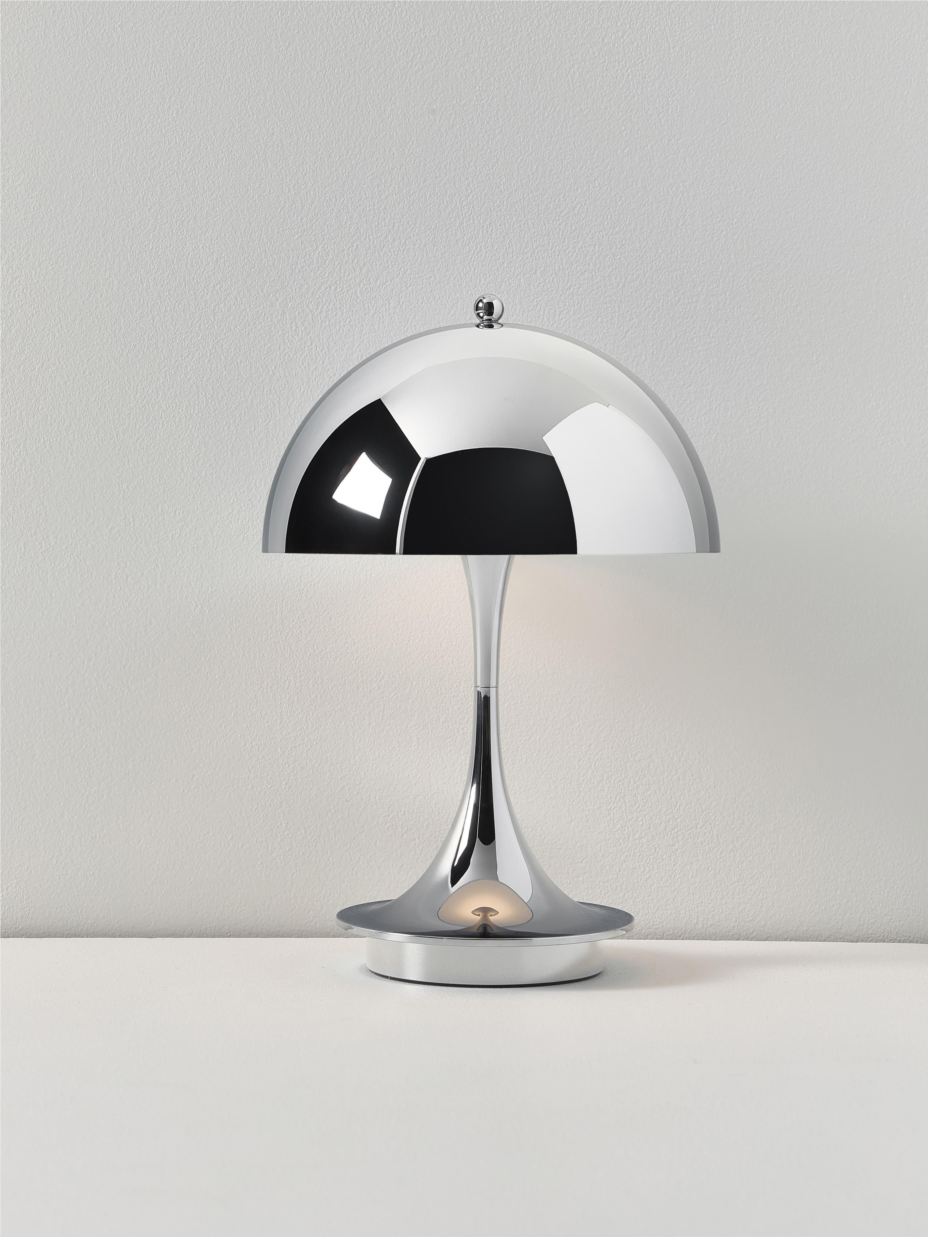 Lampe à poser LED portable à intensité variable Reiulf, design Verner Panton - Argenté, plastique