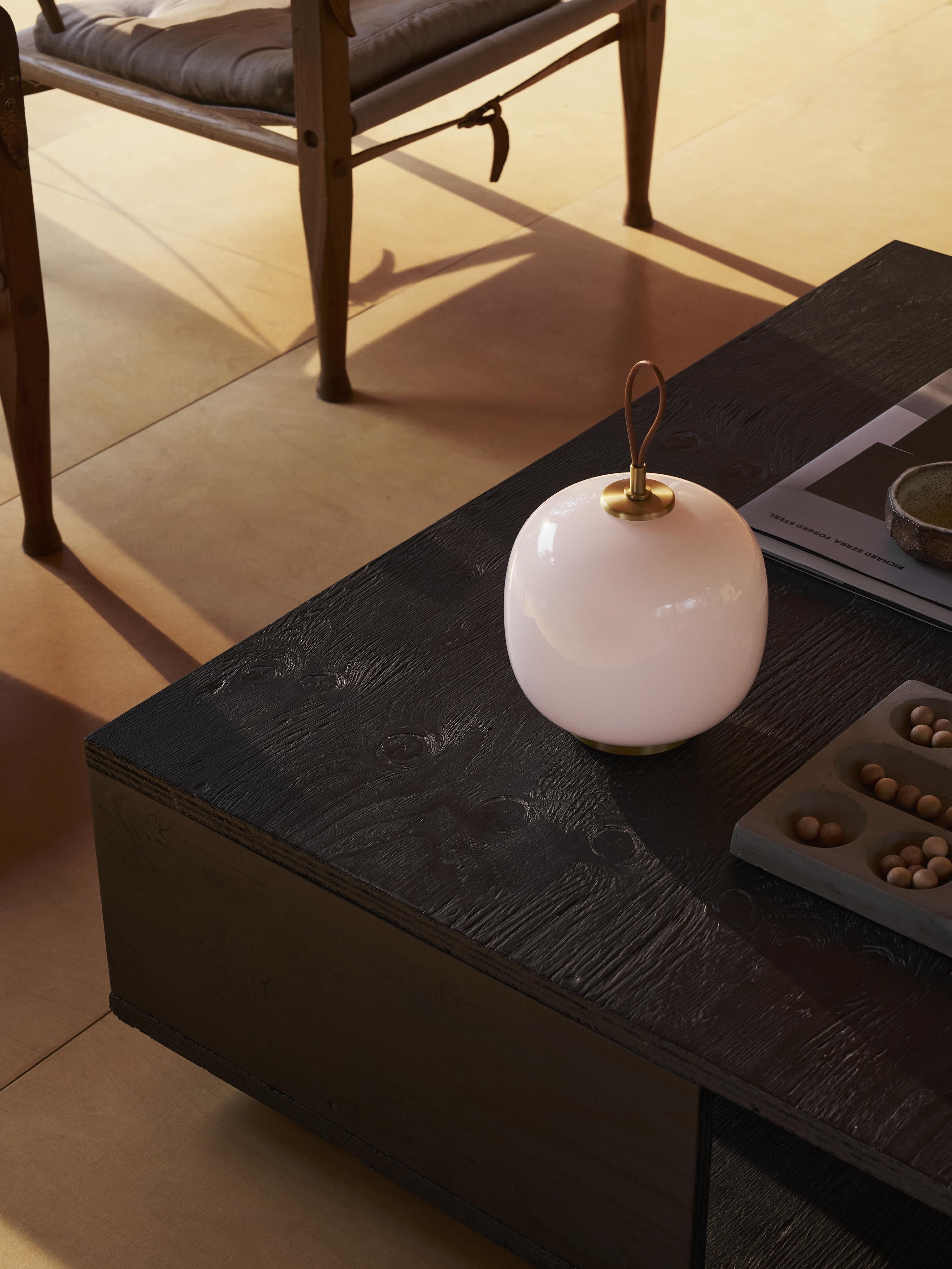 Lampe d'extérieur mobile LED Okke, intensité ajustable - Rose pâle, laiton