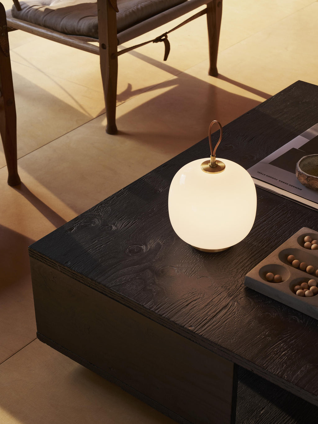Lampe d'extérieur mobile LED Okke, intensité ajustable - Rose pâle, laiton