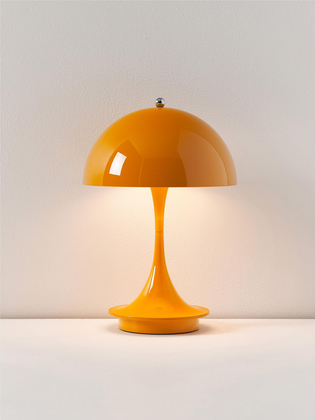 Lampe à poser LED portable à intensité variable Reiulf, design Verner Panton - Orange, plastique