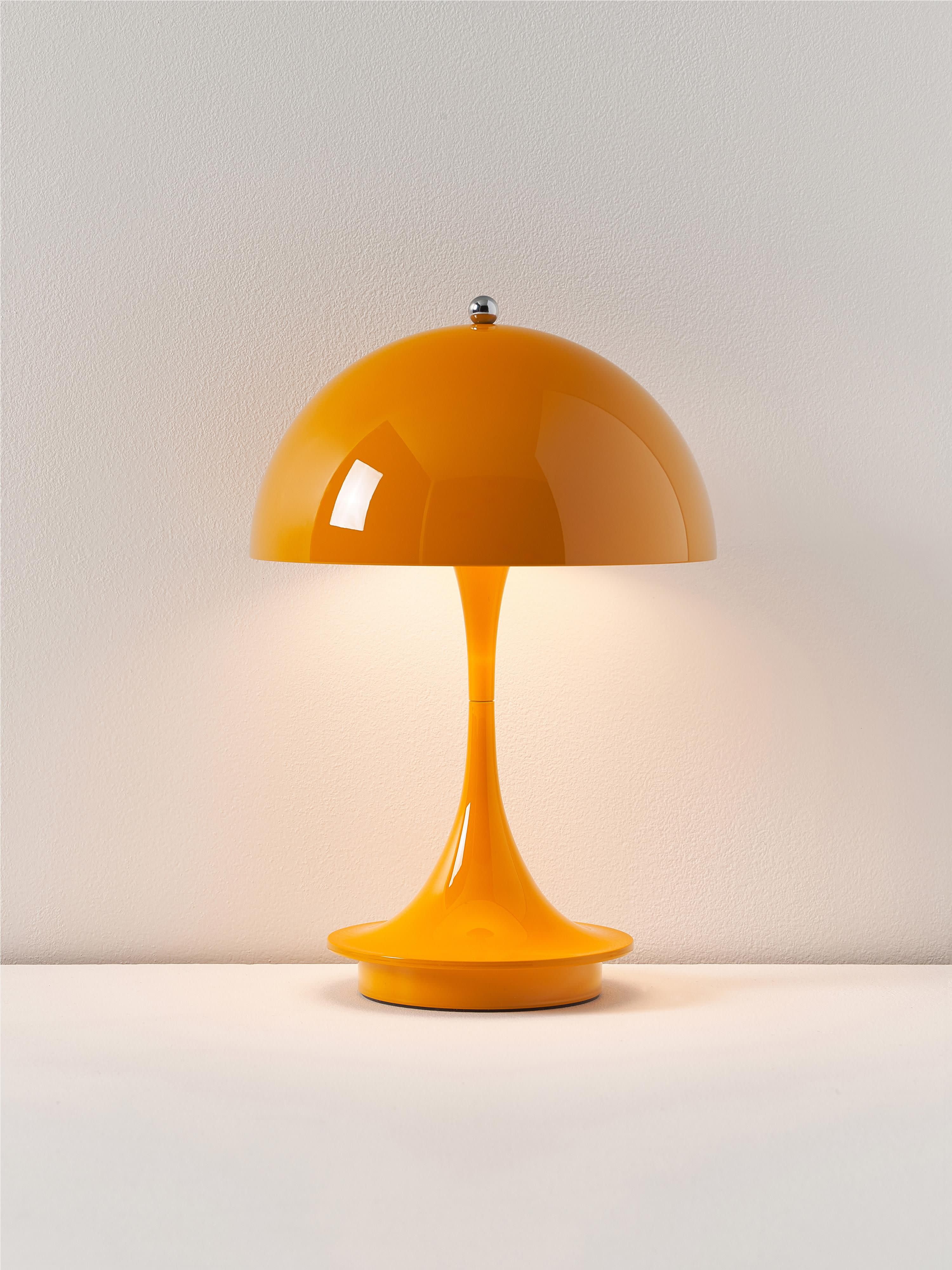 Lampe à poser LED portable à intensité variable Reiulf, design Verner Panton - Orange, plastique