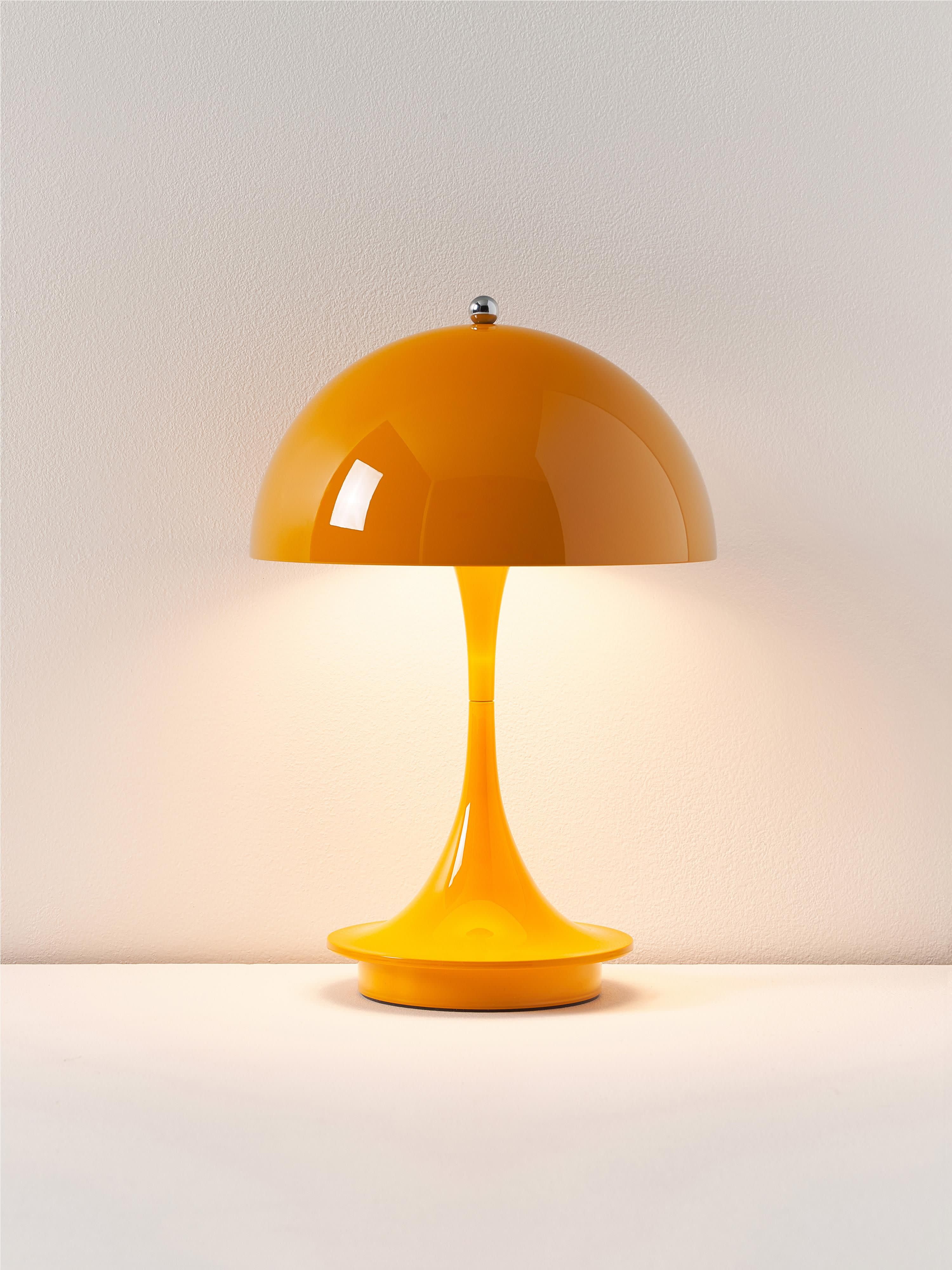 Lampe à poser LED portable à intensité variable Reiulf, design Verner Panton - Orange, plastique