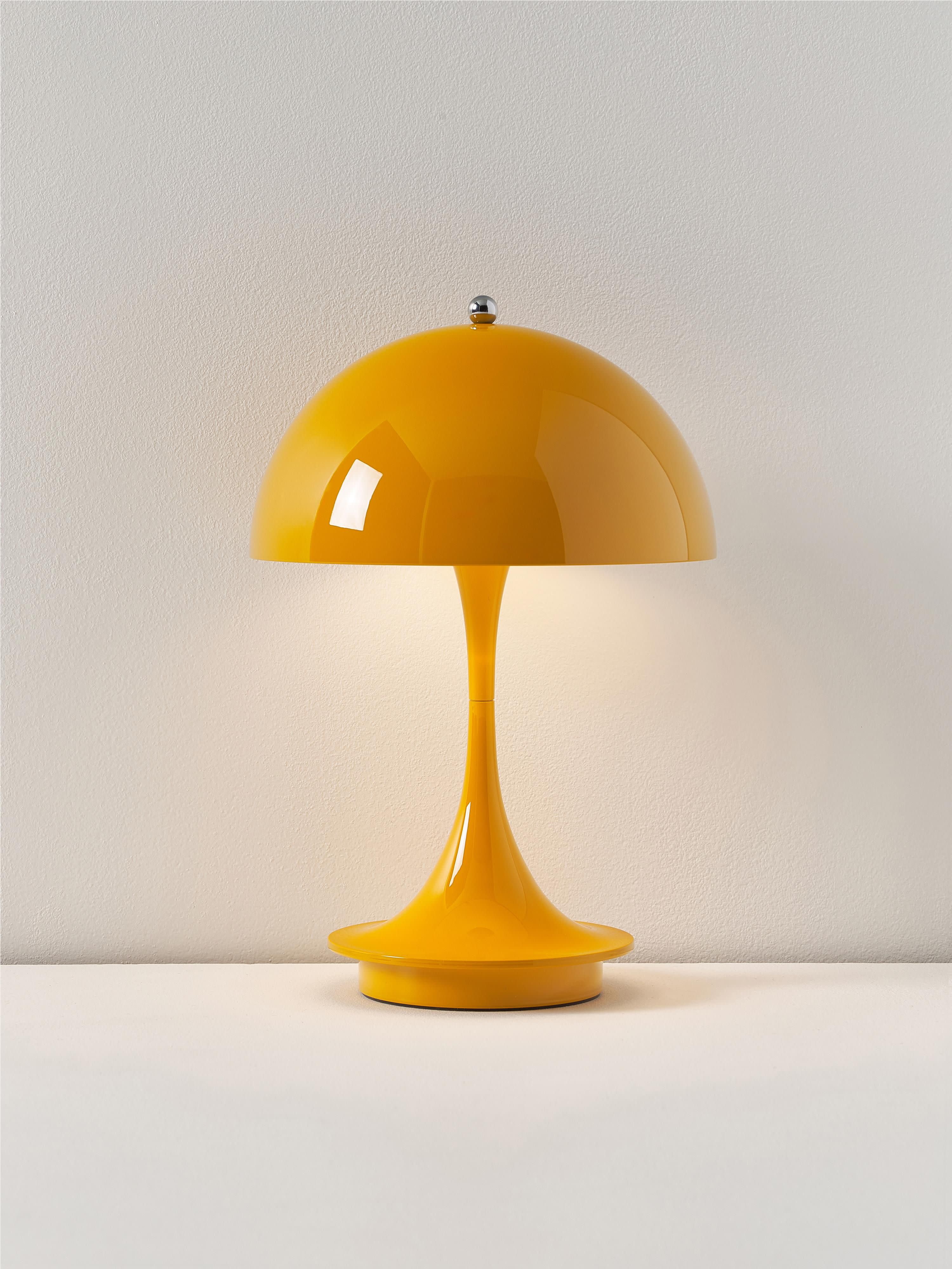 Lampe à poser LED portable à intensité variable Reiulf, design Verner Panton - Plastique jaune soleil