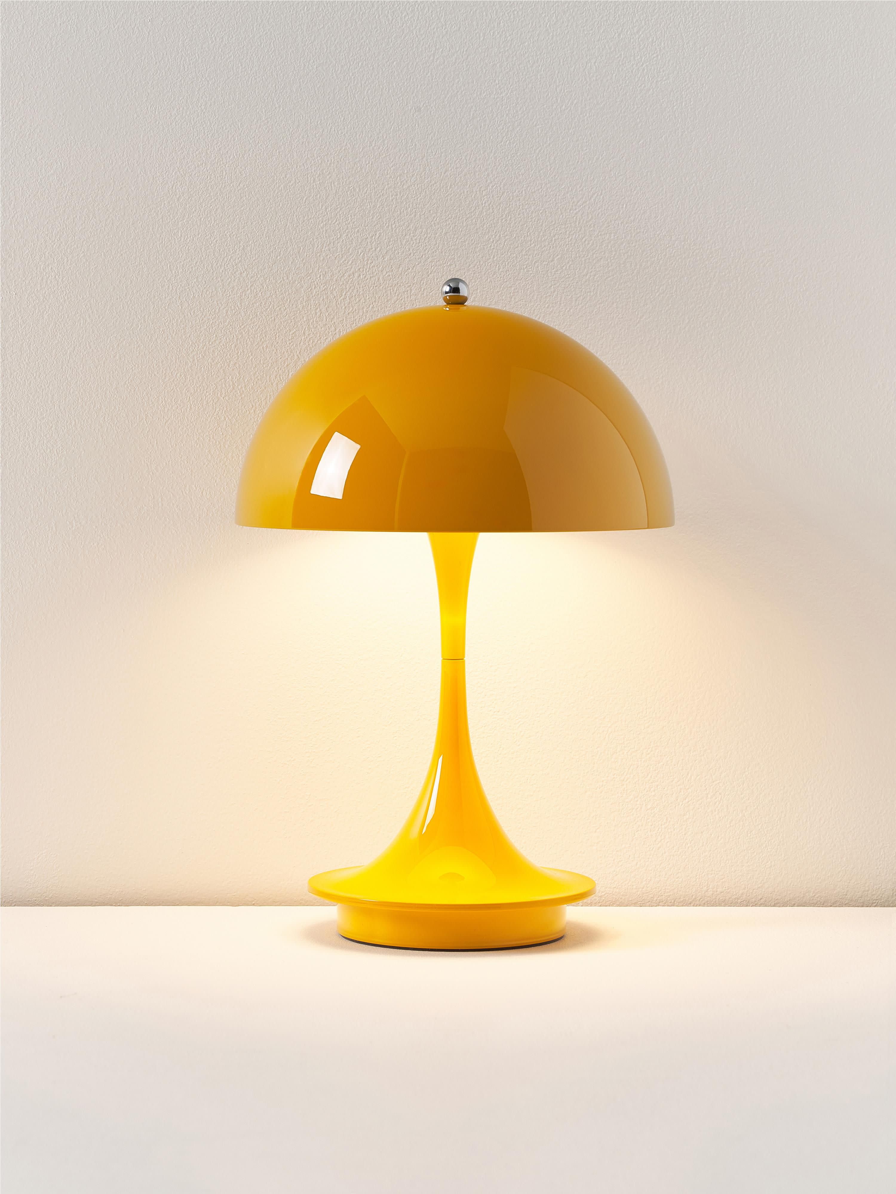 Lampe à poser LED portable à intensité variable Reiulf, design Verner Panton - Plastique jaune soleil