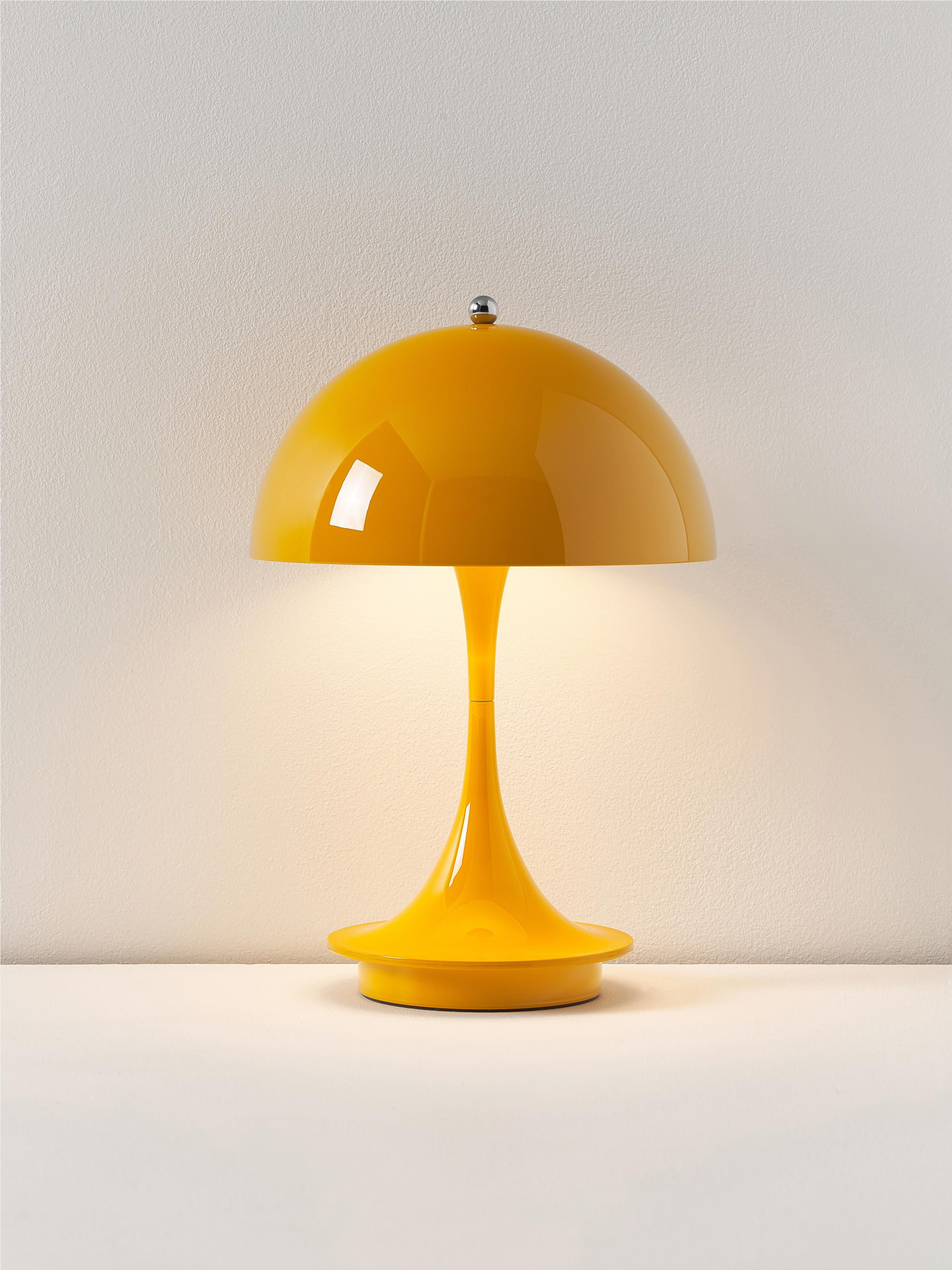 Lampe à poser LED portable à intensité variable Reiulf, design Verner Panton - Plastique jaune soleil