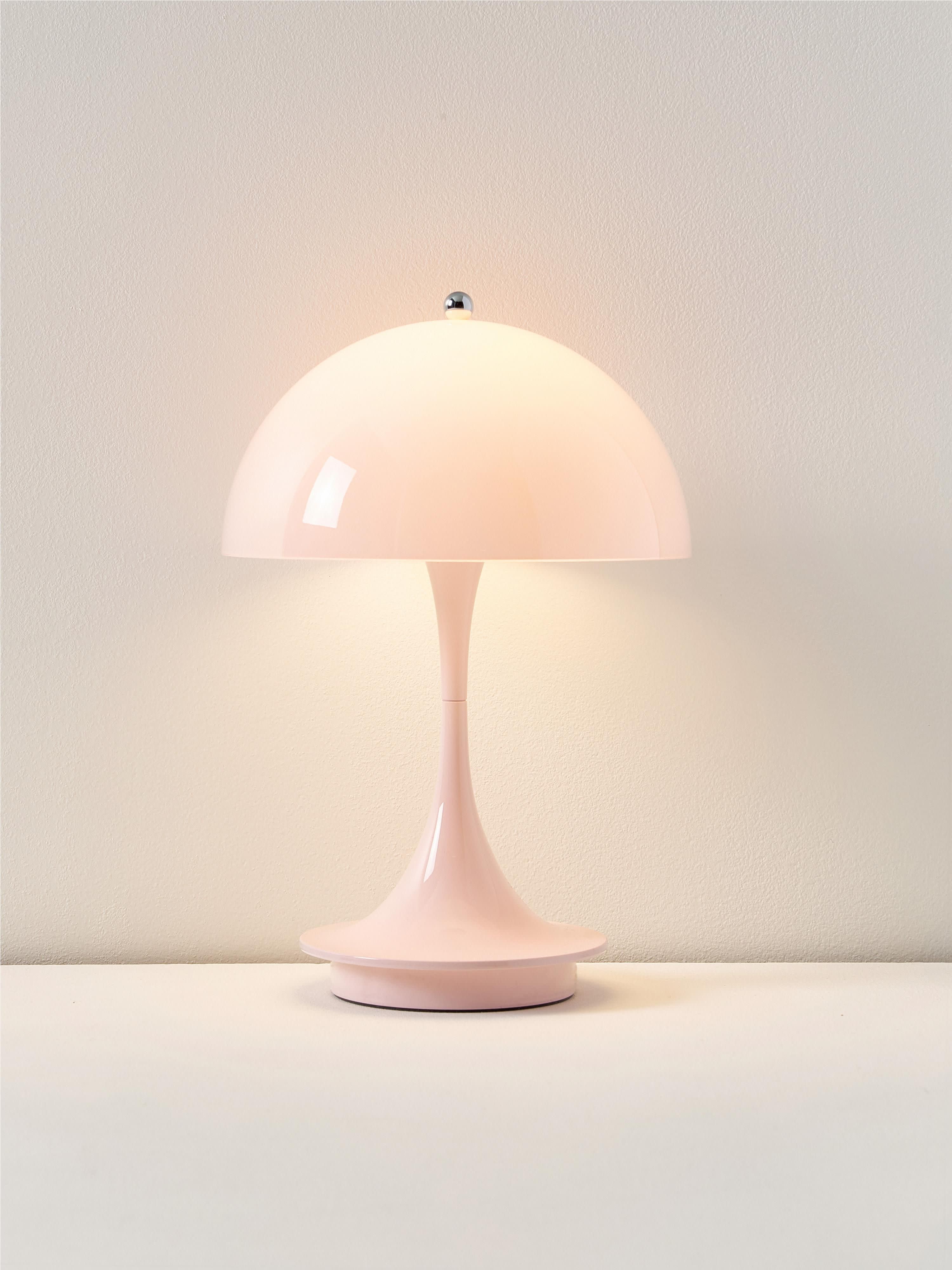 Lampe à poser LED portable à intensité variable Reiulf, design Verner Panton - Rose pâle