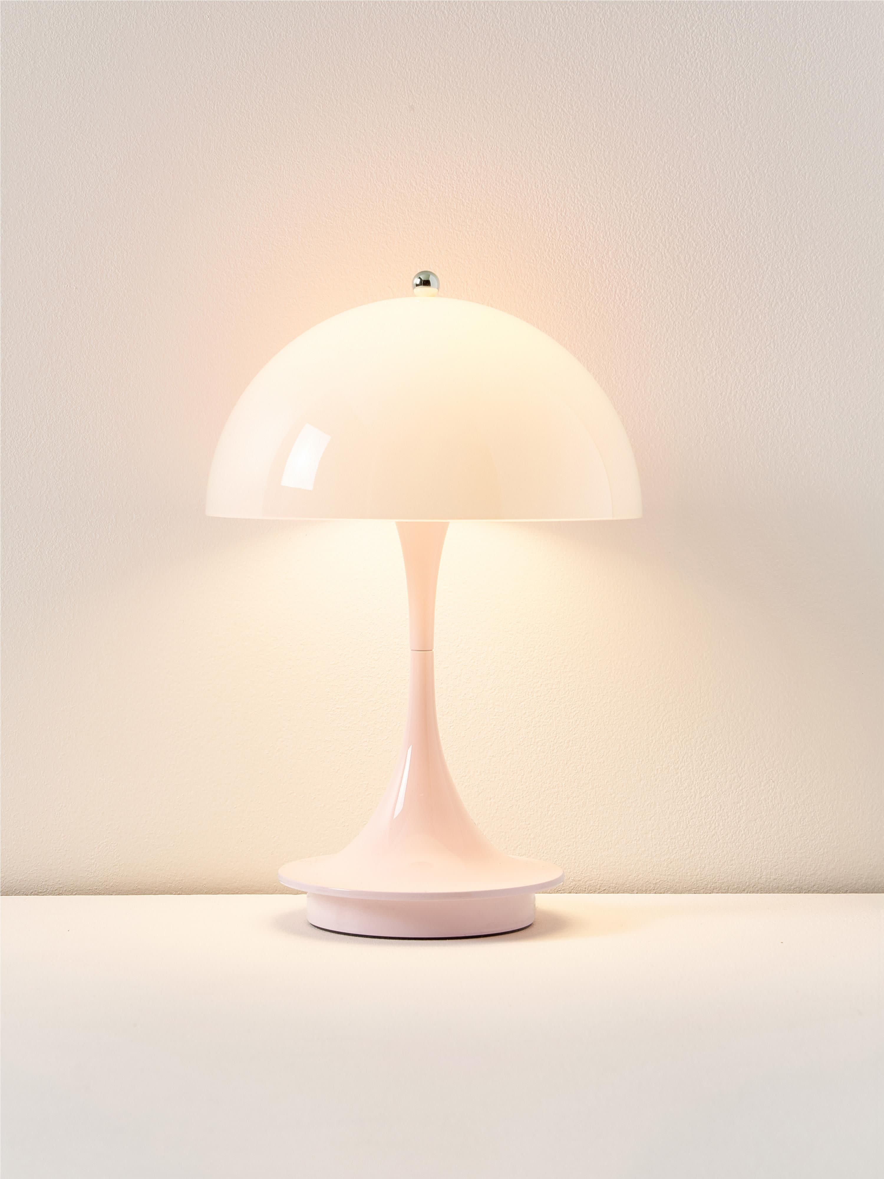 Lampe à poser LED portable à intensité variable Reiulf, design Verner Panton - Rose pâle