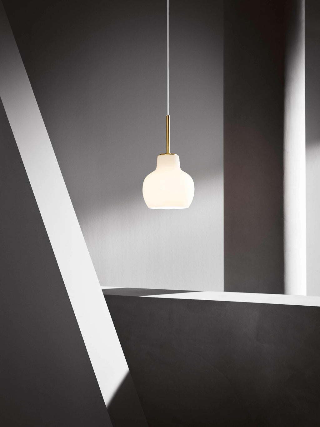Suspension soufflée bouche Hold - Laiton, blanc