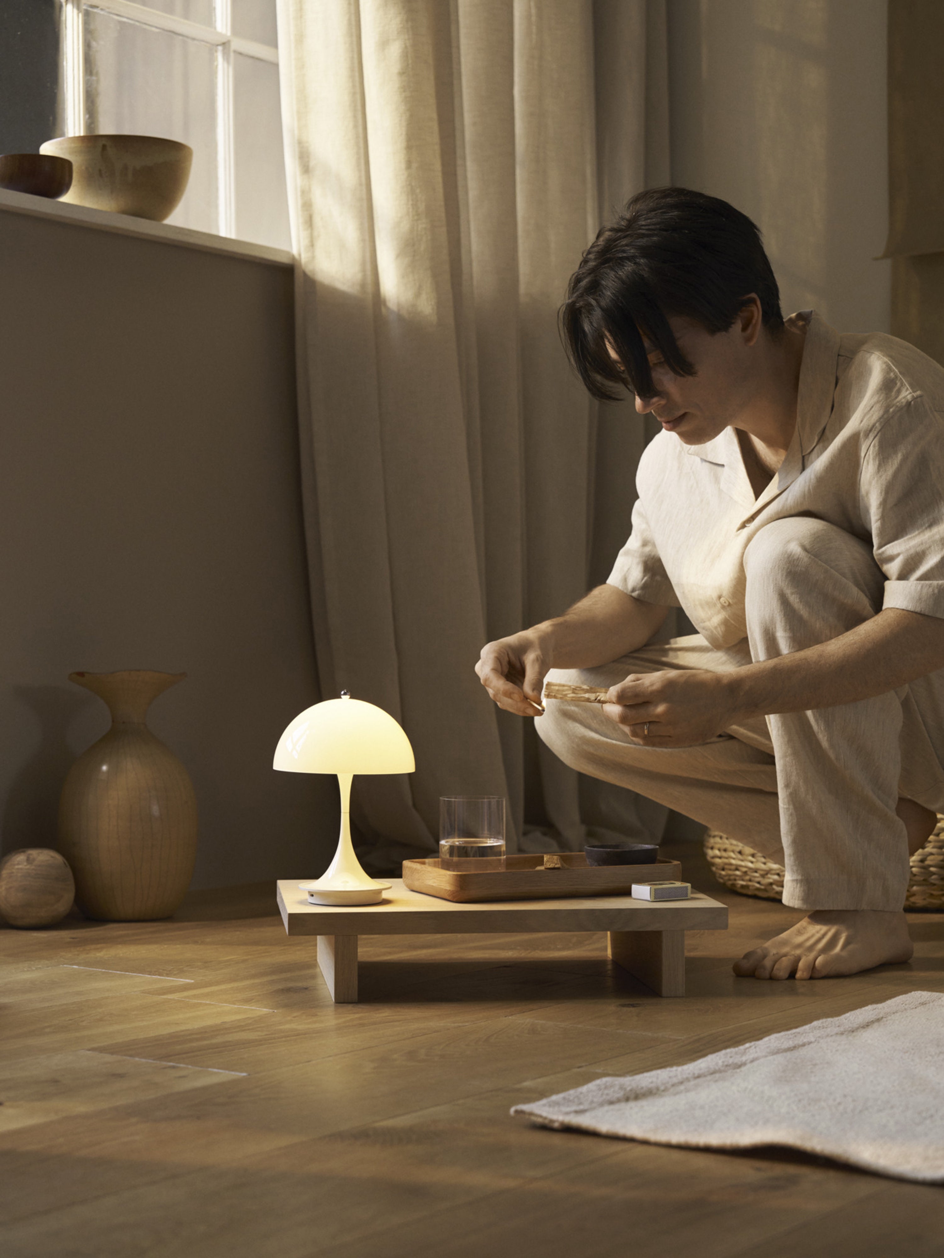 Lampe à poser LED portable à intensité variable Reiulf, design Verner Panton - Plastique beige clair