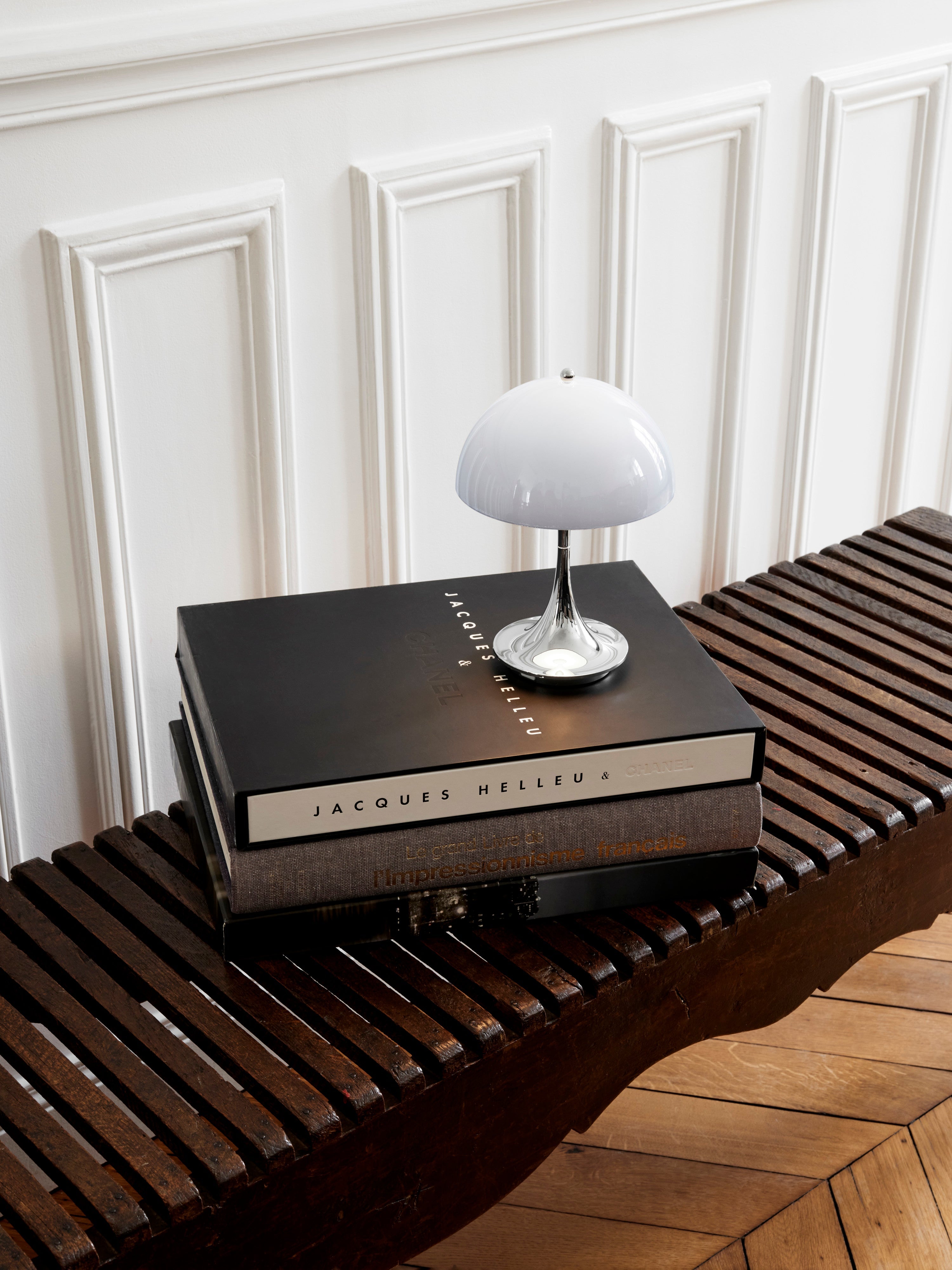 Lampe à poser LED portable à intensité variable Reiulf, design Verner Panton - Bleu ciel, argenté