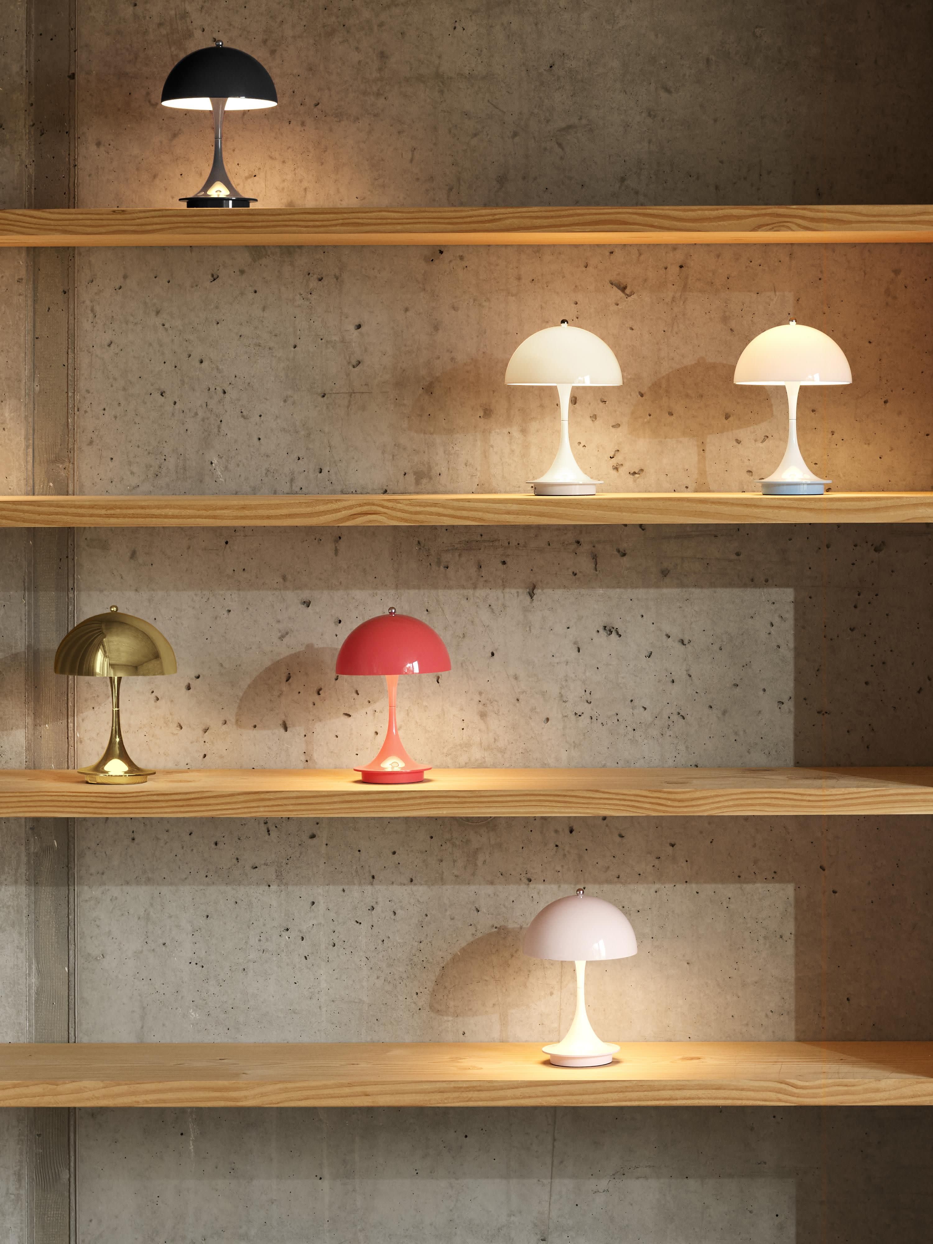 Lampe à poser LED portable à intensité variable Reiulf, design Verner Panton - Corail en plastique