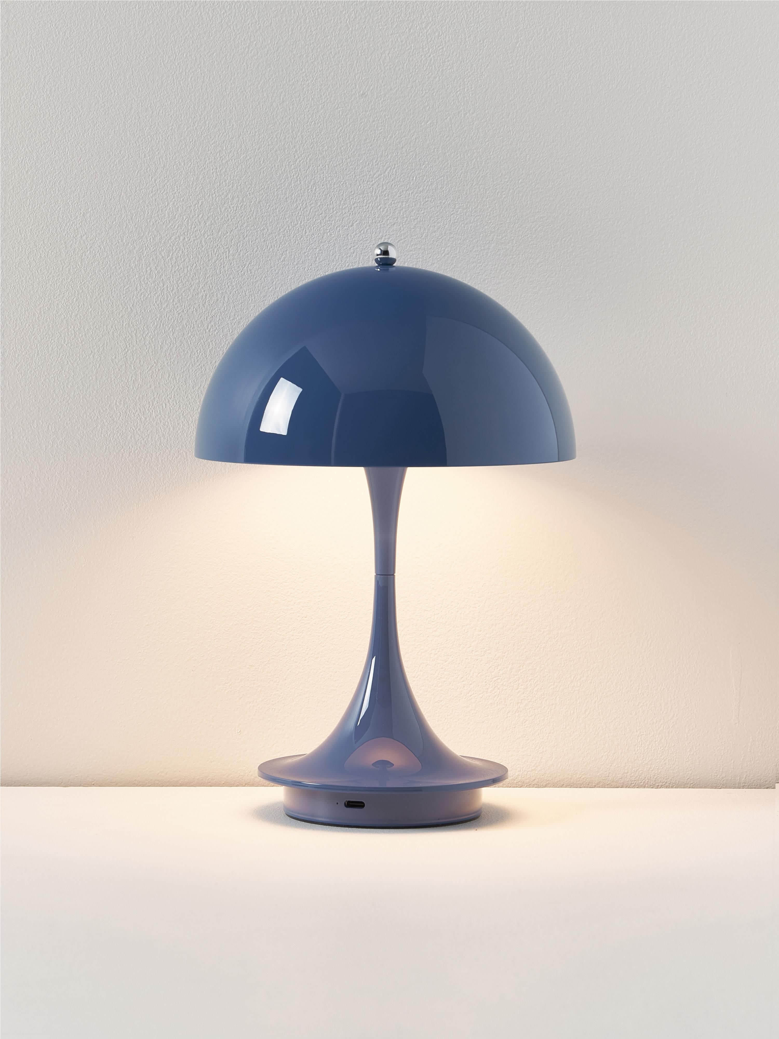 Lampe à poser LED portable à intensité variable Reiulf, design Verner Panton - Bleu, plastique