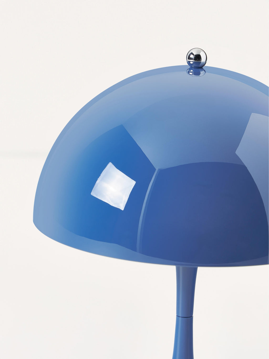 Lampe à poser LED portable à intensité variable Reiulf, design Verner Panton - Bleu, plastique