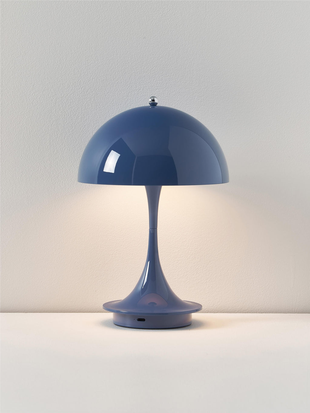 Lampe à poser LED portable à intensité variable Reiulf, design Verner Panton - Bleu, plastique