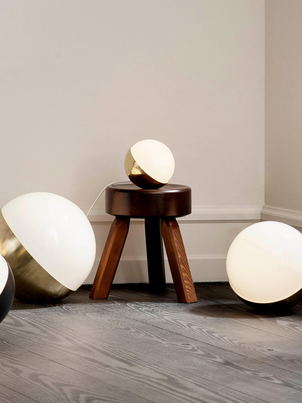 Lampe à poser soufflée bouche Askild, intensité ajustable - Laiton
