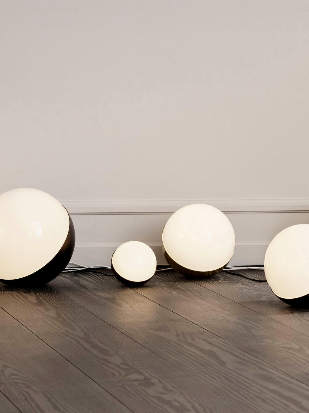 Lampe à poser soufflée bouche Askild, intensité ajustable - Noir