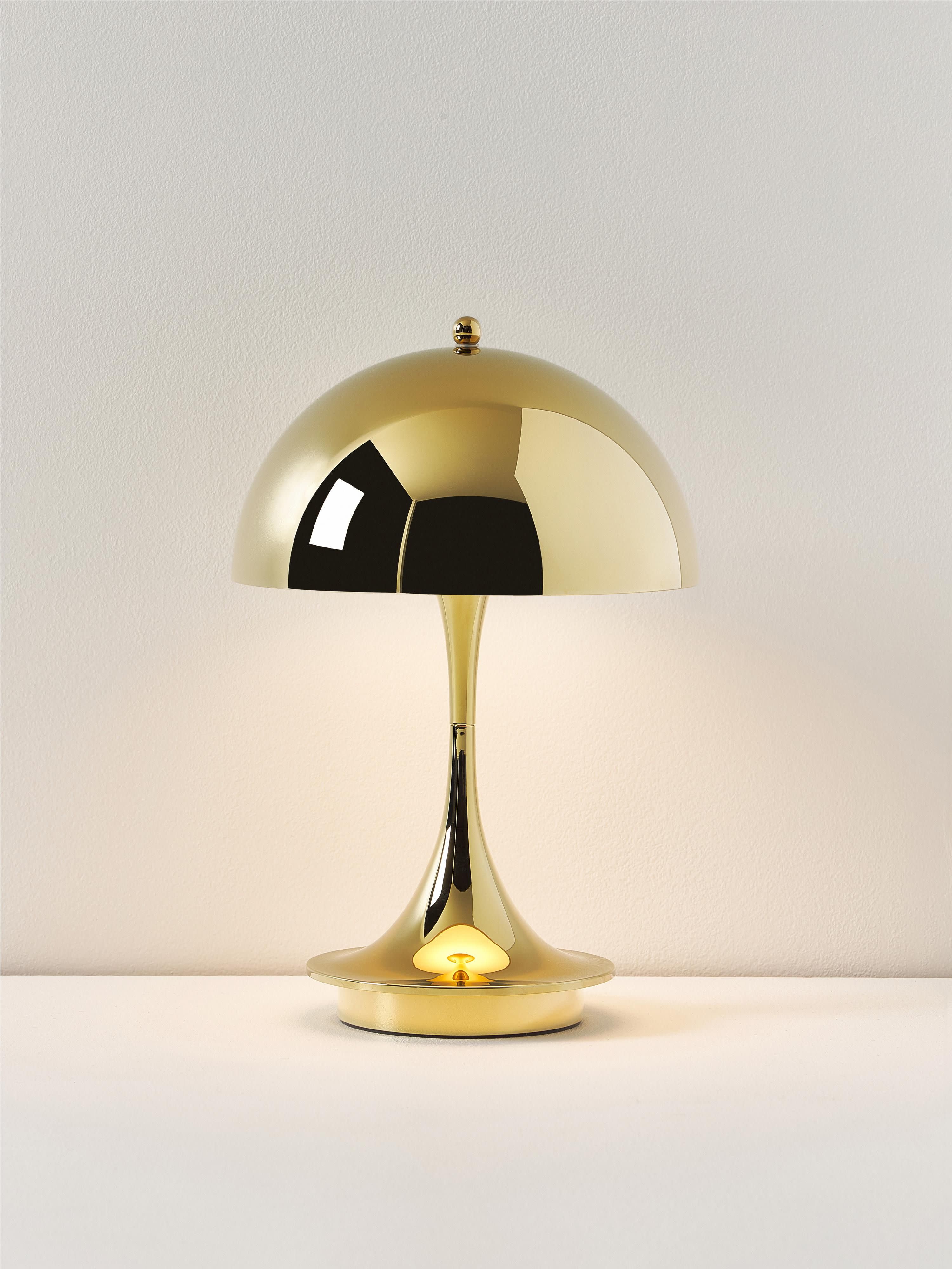 Lampe à poser LED portable à intensité variable Reiulf, design Verner Panton - Plastique doré