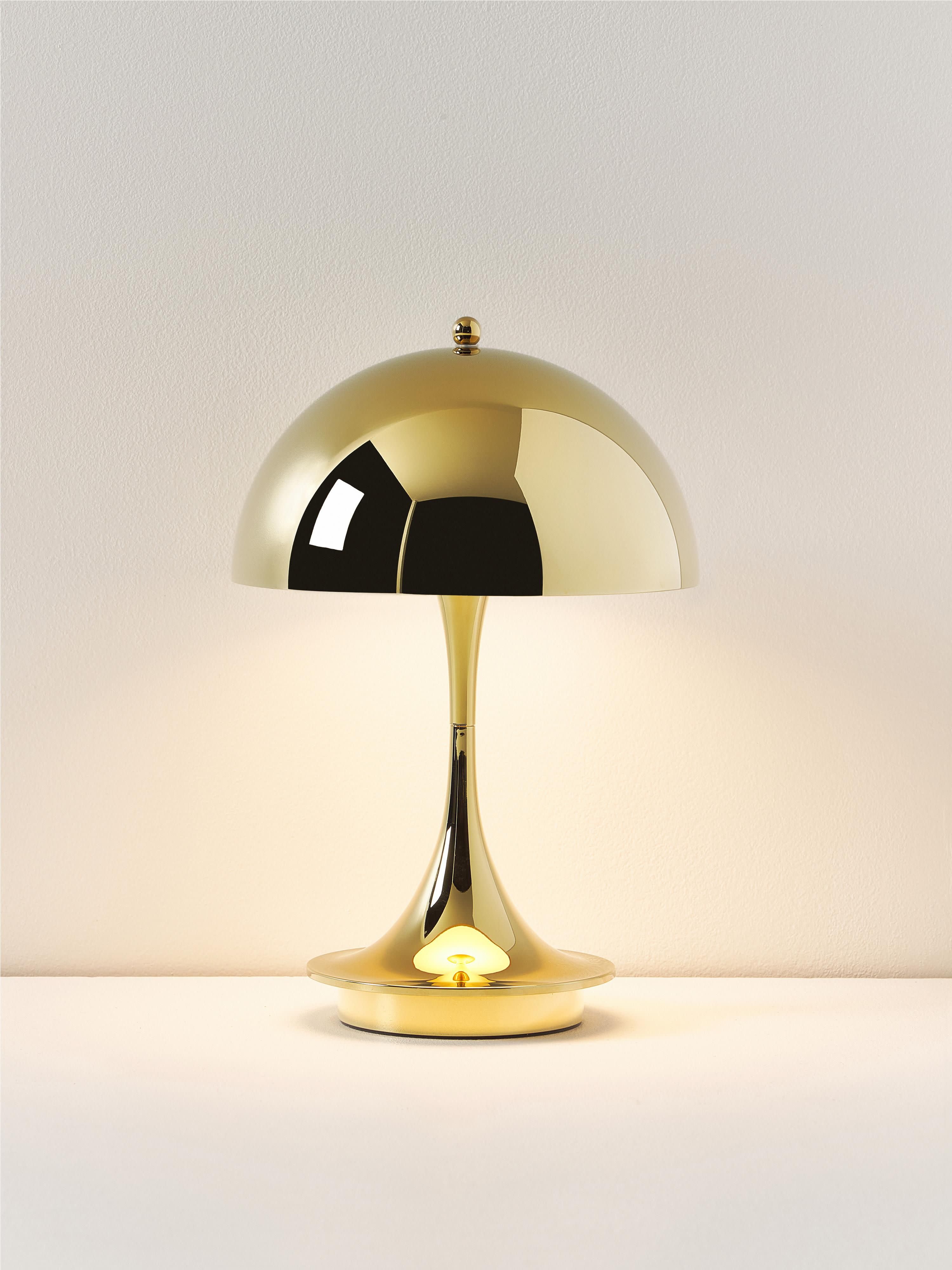Lampe à poser LED portable à intensité variable Reiulf, design Verner Panton - Plastique doré