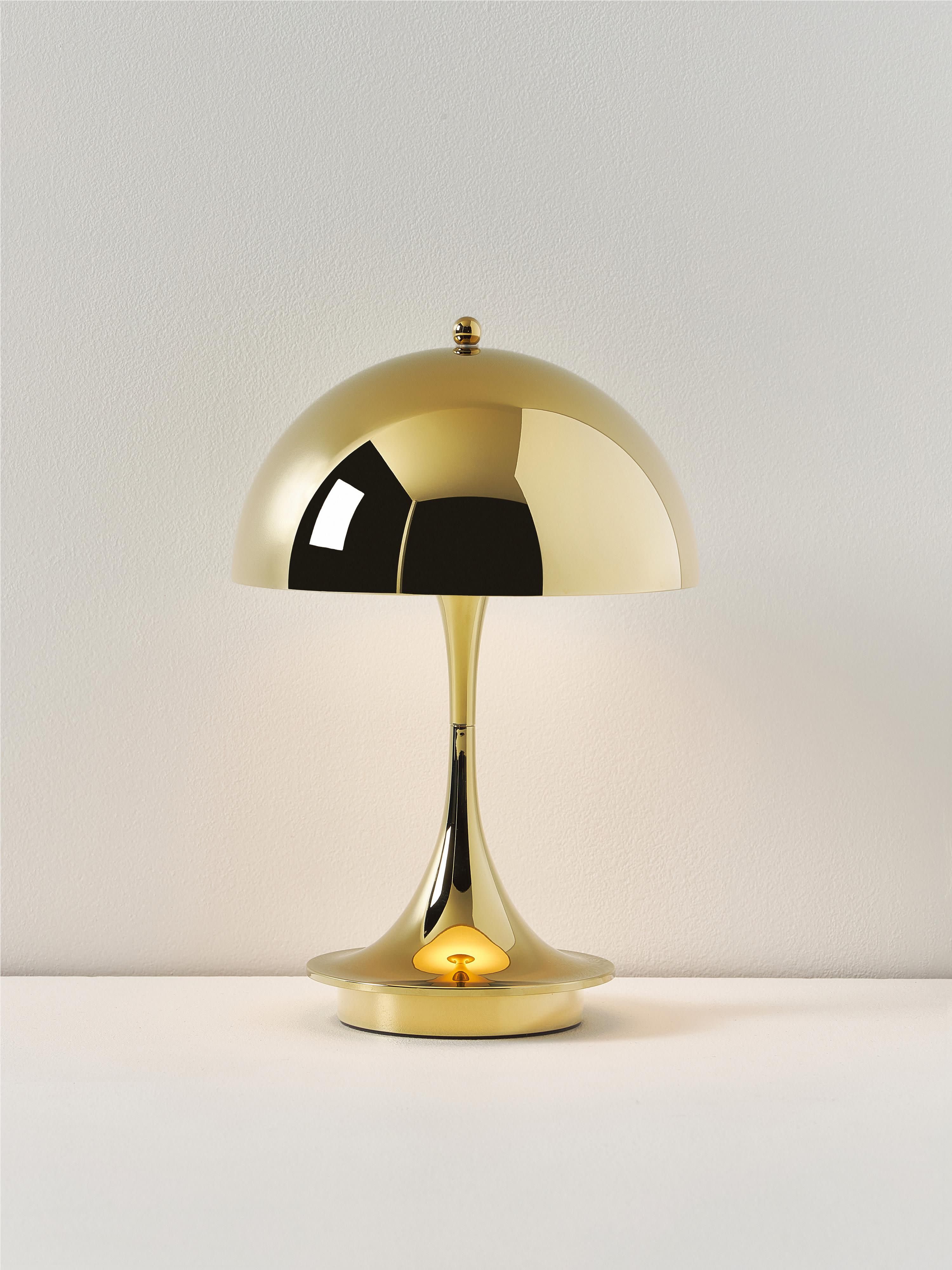 Lampe à poser LED portable à intensité variable Reiulf, design Verner Panton - Plastique doré