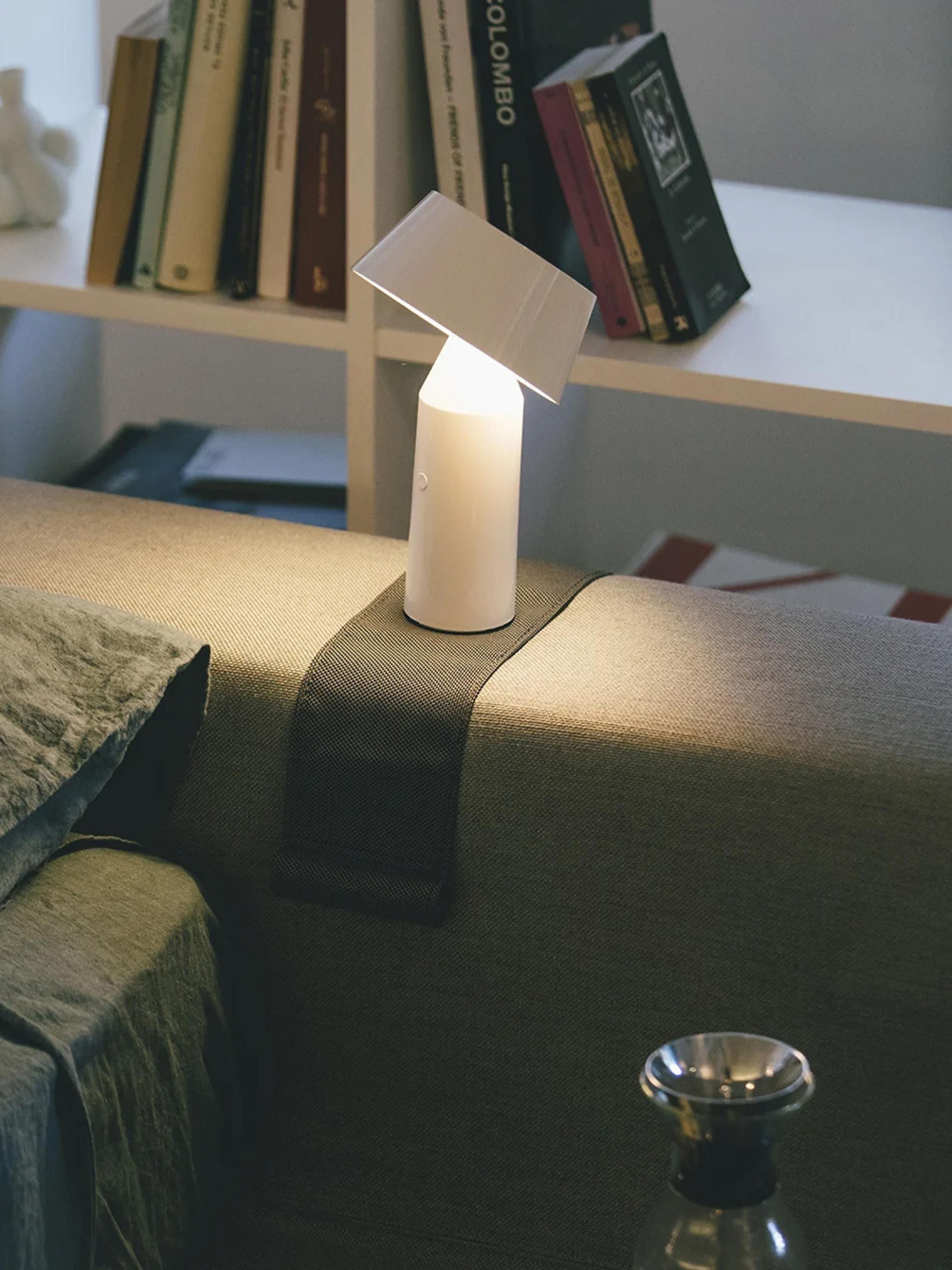 Lampe à poser LED mobile orientable Jokul, intensité ajustable - Blanc cassé haute brillance, blanc