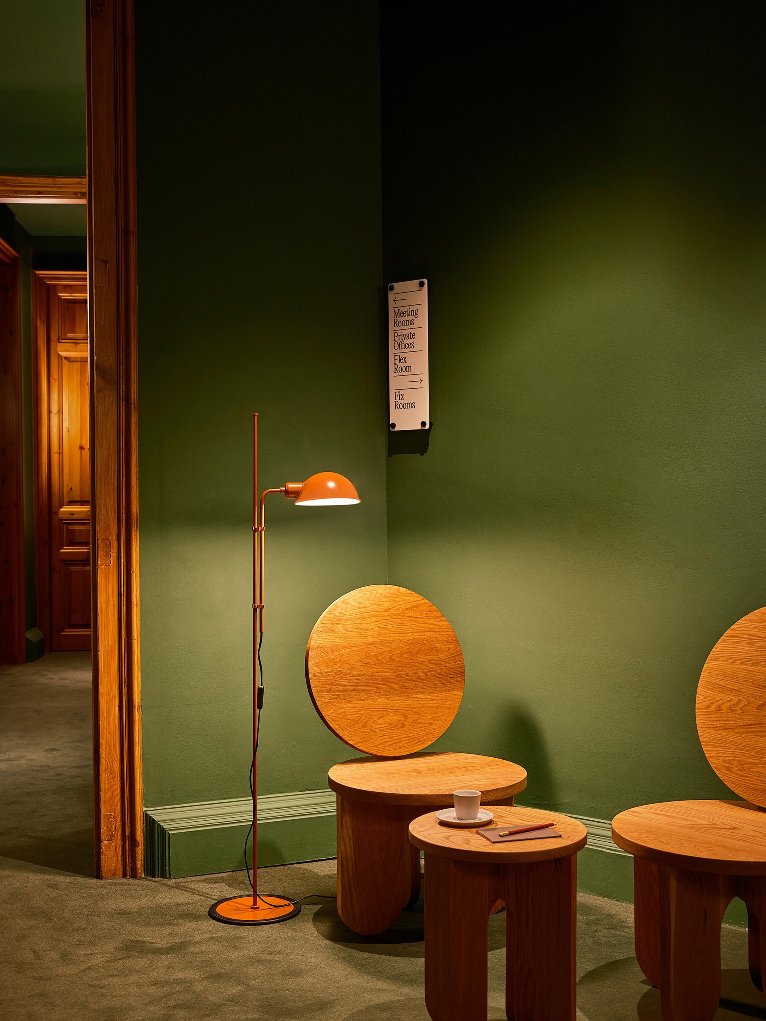Petit lampadaire orientable Dav - Terracotta, haute brillance