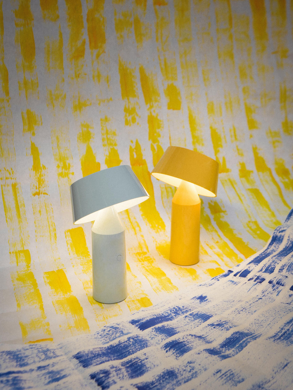 Lampe à poser LED mobile orientable Jokul, intensité ajustable - Jaune soleil haute brillance, jaune citron