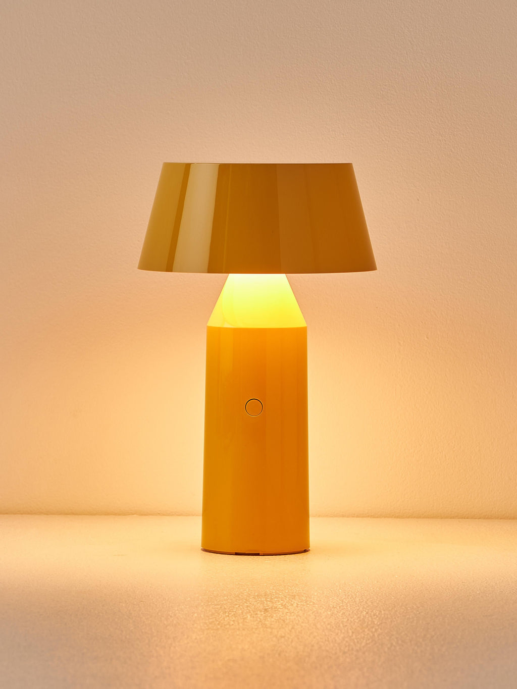 Lampe à poser LED mobile orientable Jokul, intensité ajustable - Jaune soleil haute brillance, jaune citron