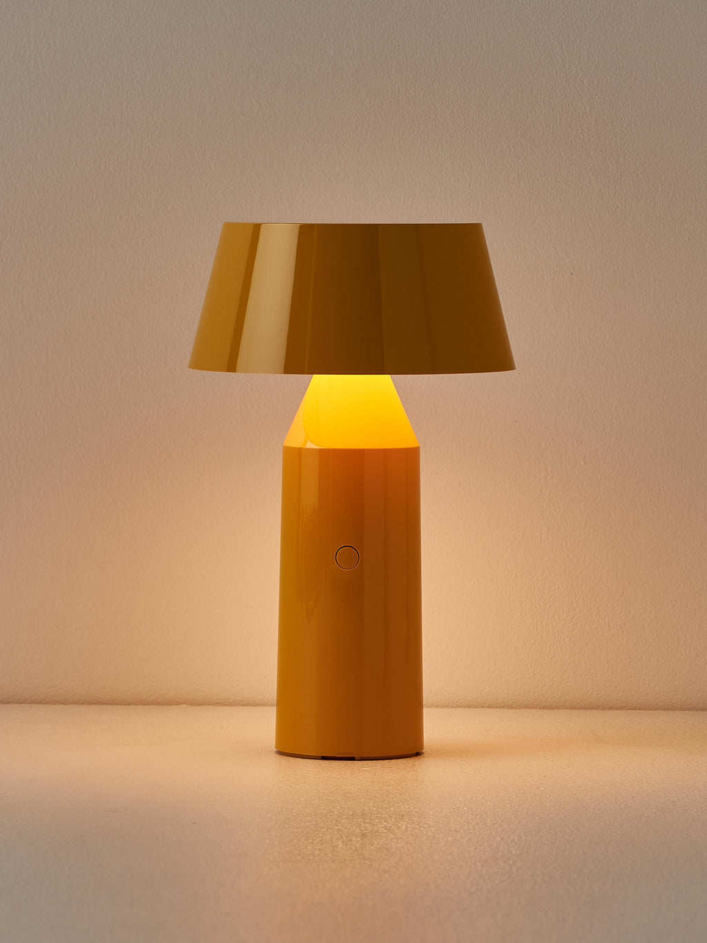 Lampe à poser LED mobile orientable Jokul, intensité ajustable - Jaune soleil haute brillance, jaune citron