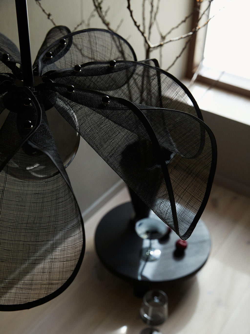 Grande suspension en fibres de bananier Sty - Noir