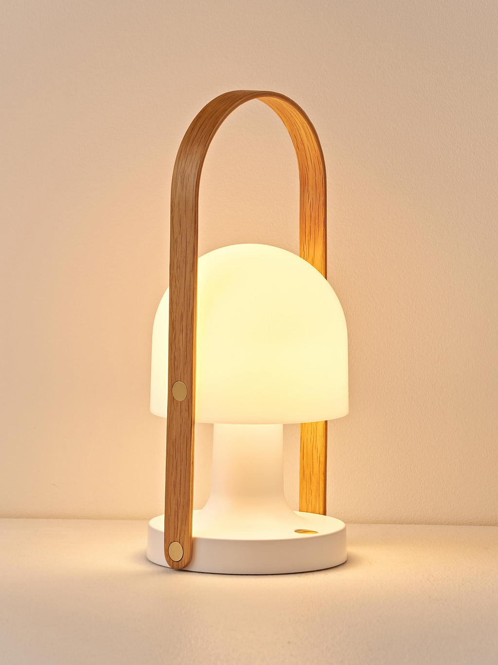 Lampe à poser LED mobile orientable Olavi, intensité ajustable - Blanc, chêne