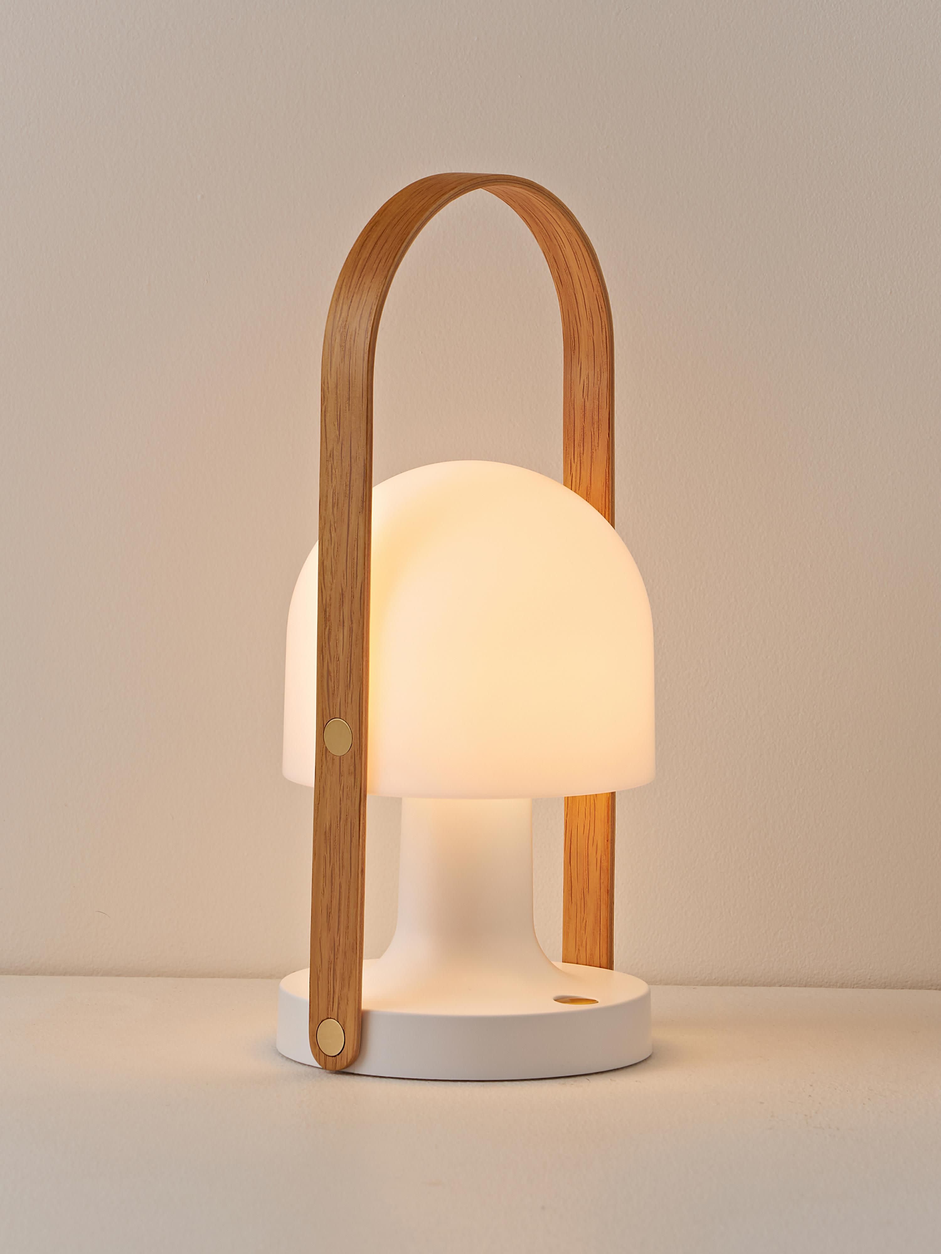 Lampe à poser LED mobile orientable Olavi, intensité ajustable - Blanc, chêne