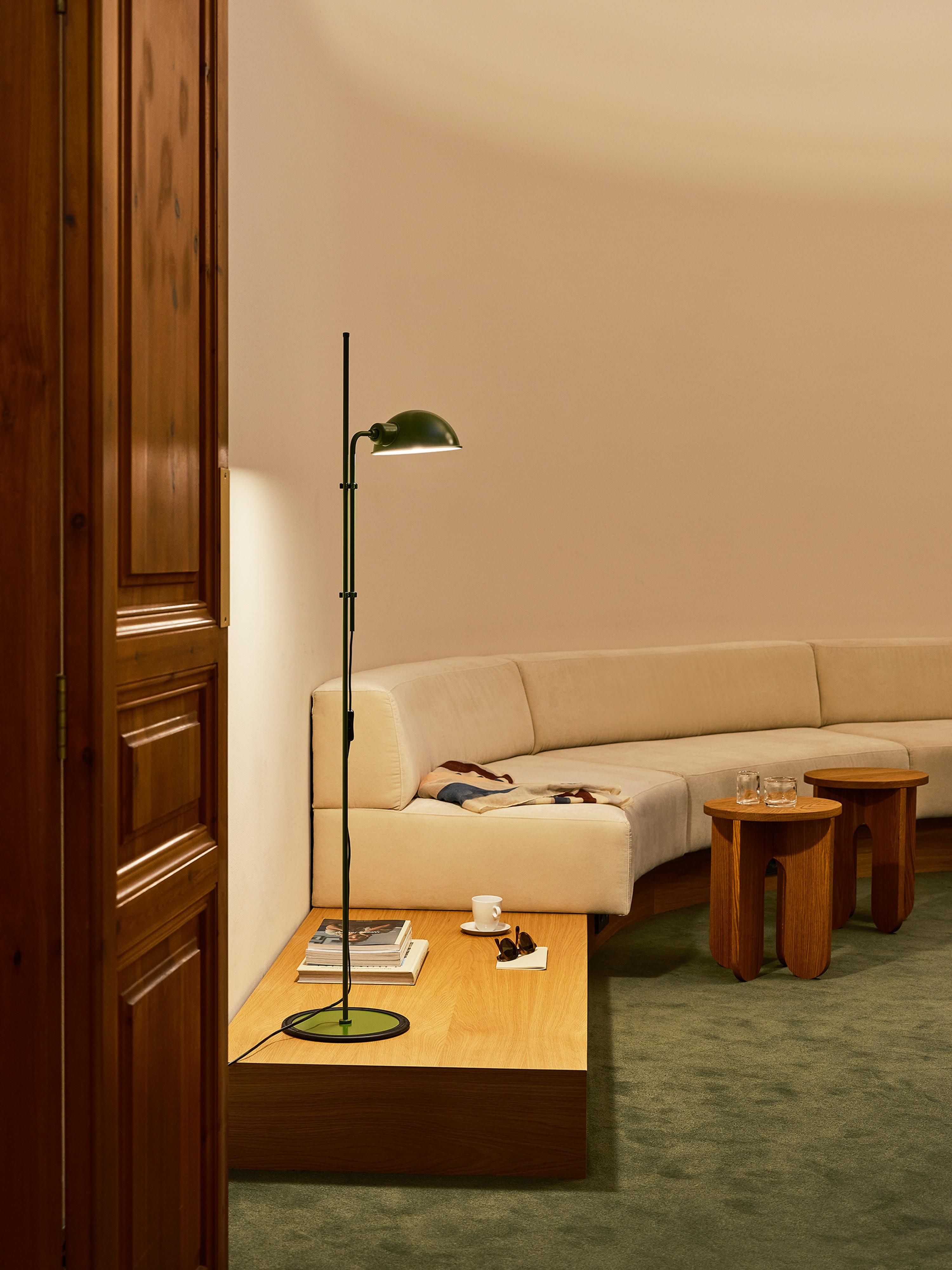 Petit lampadaire orientable Dav - Vert foncé, haute brillance