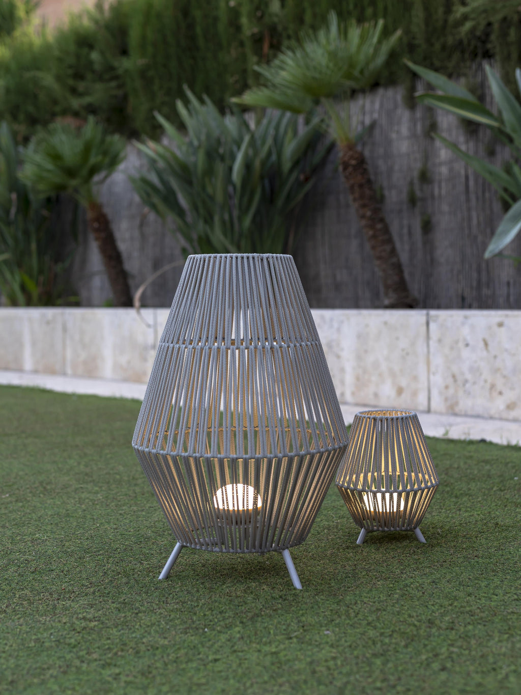 Lanterne LED mobile Lidolf, intensité ajustable - Grège