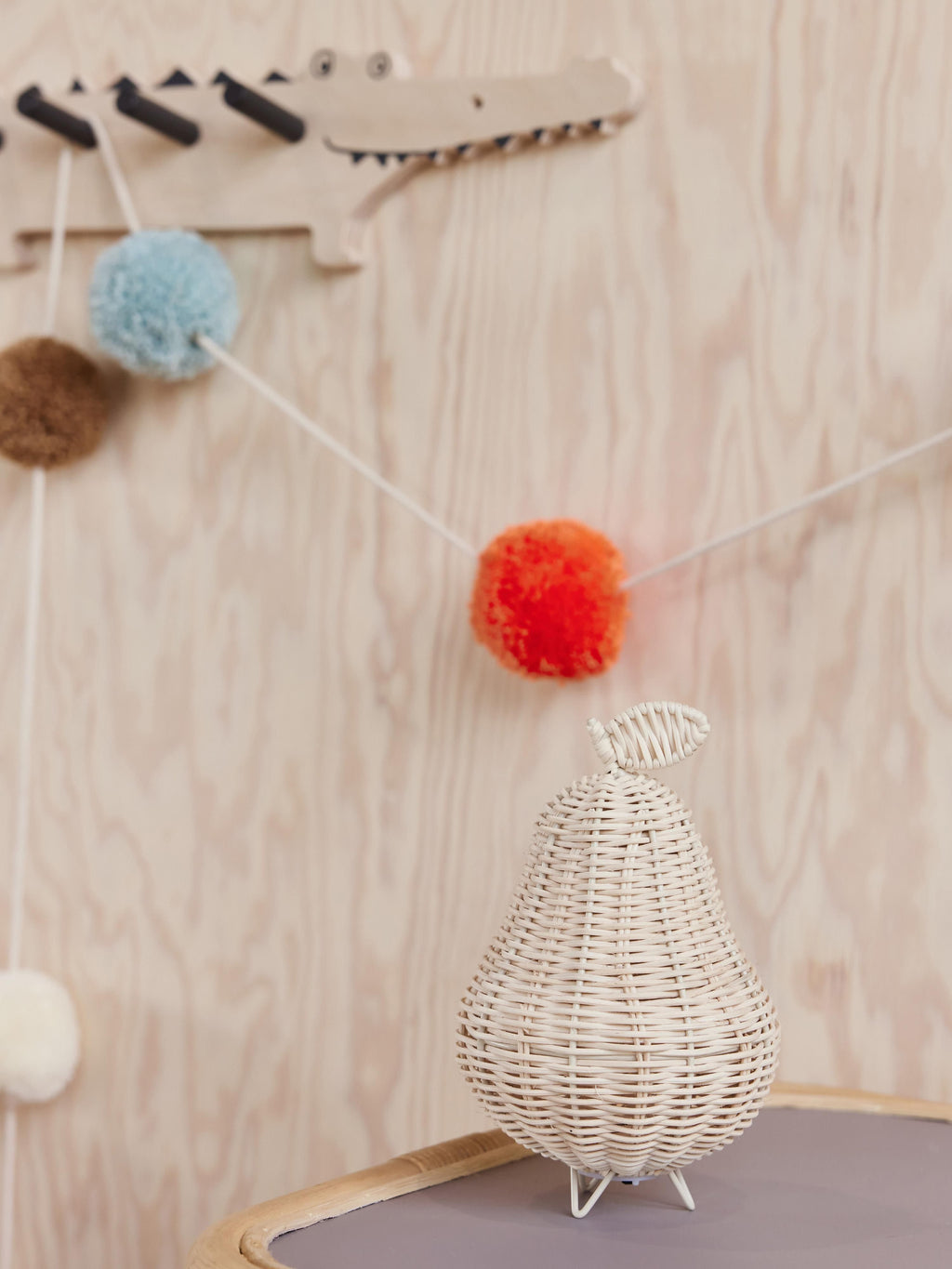 Lampe à poser artisanale en rotin Jure - Beige clair