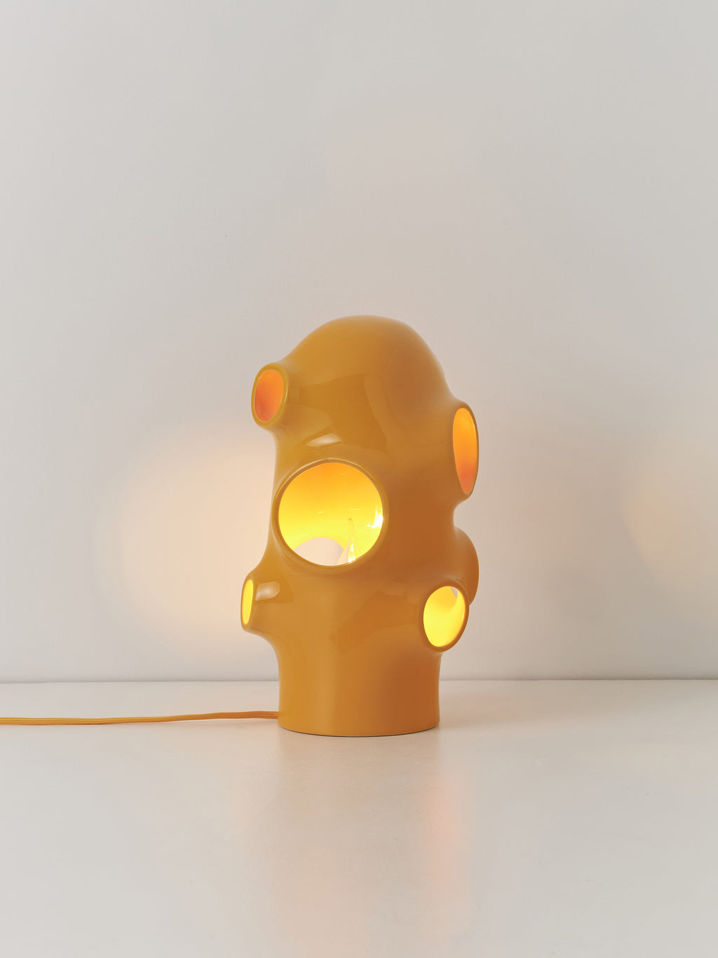 Petite lampe à poser artisanale Sigurd - Jaune moutarde