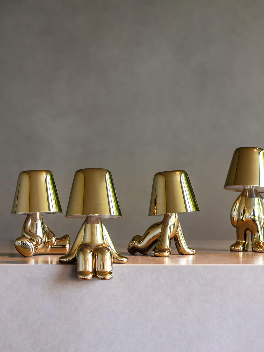 Petite lampe à poser LED mobile Vigbert, intensité ajustable - Doré