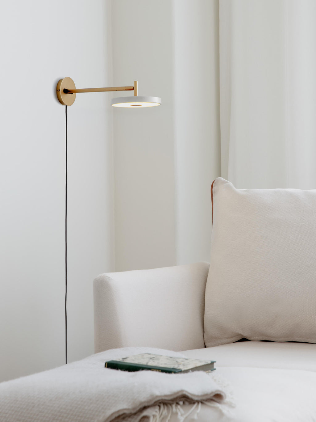 Grande applique murale LED ajustable avec prise secteur Kurt, intensité ajustable - Blanc cassé, doré