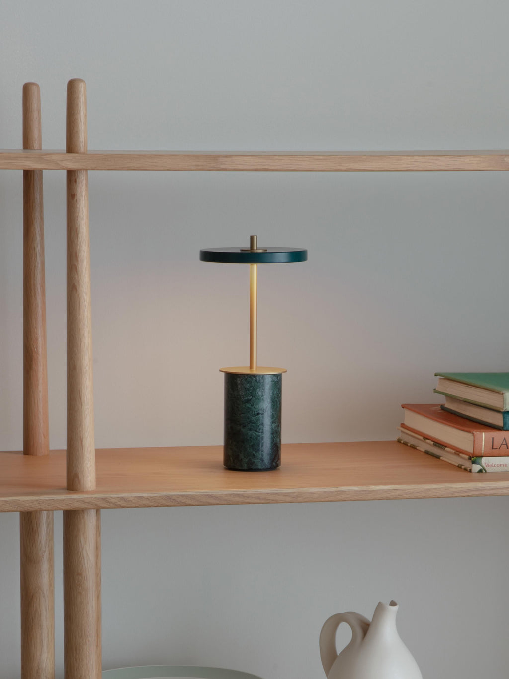 Petite lampe à poser LED mobile en marbre Kurt, intensité ajustable - Vert foncé marbré, doré