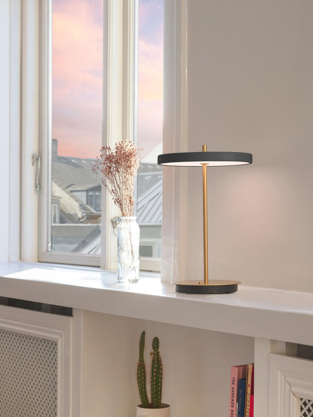 Petite lampe à poser LED mobile Kurt, intensité ajustable - Anthracite, doré