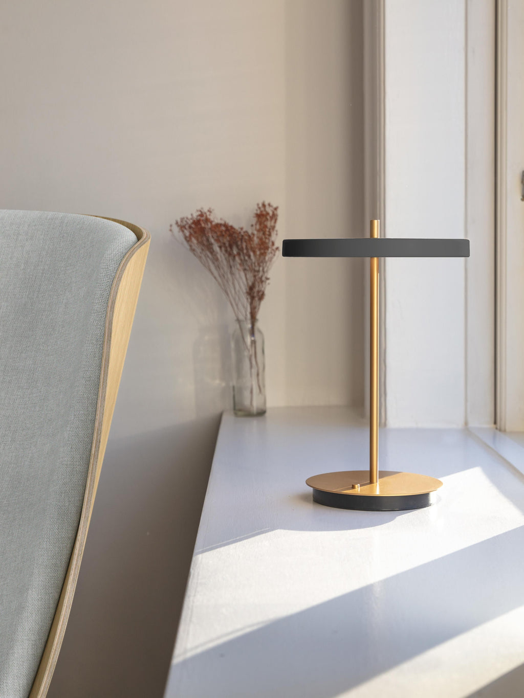 Petite lampe à poser LED mobile Kurt, intensité ajustable - Anthracite, doré