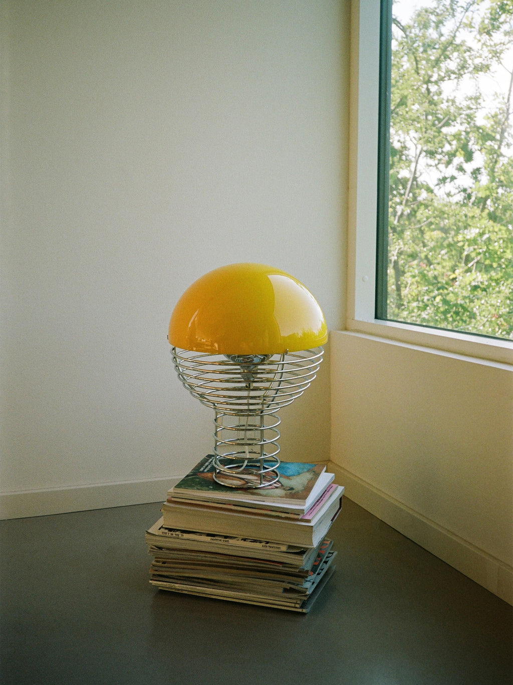 Lampe à poser Volmer, design Verner Panton - Argenté, jaune soleil